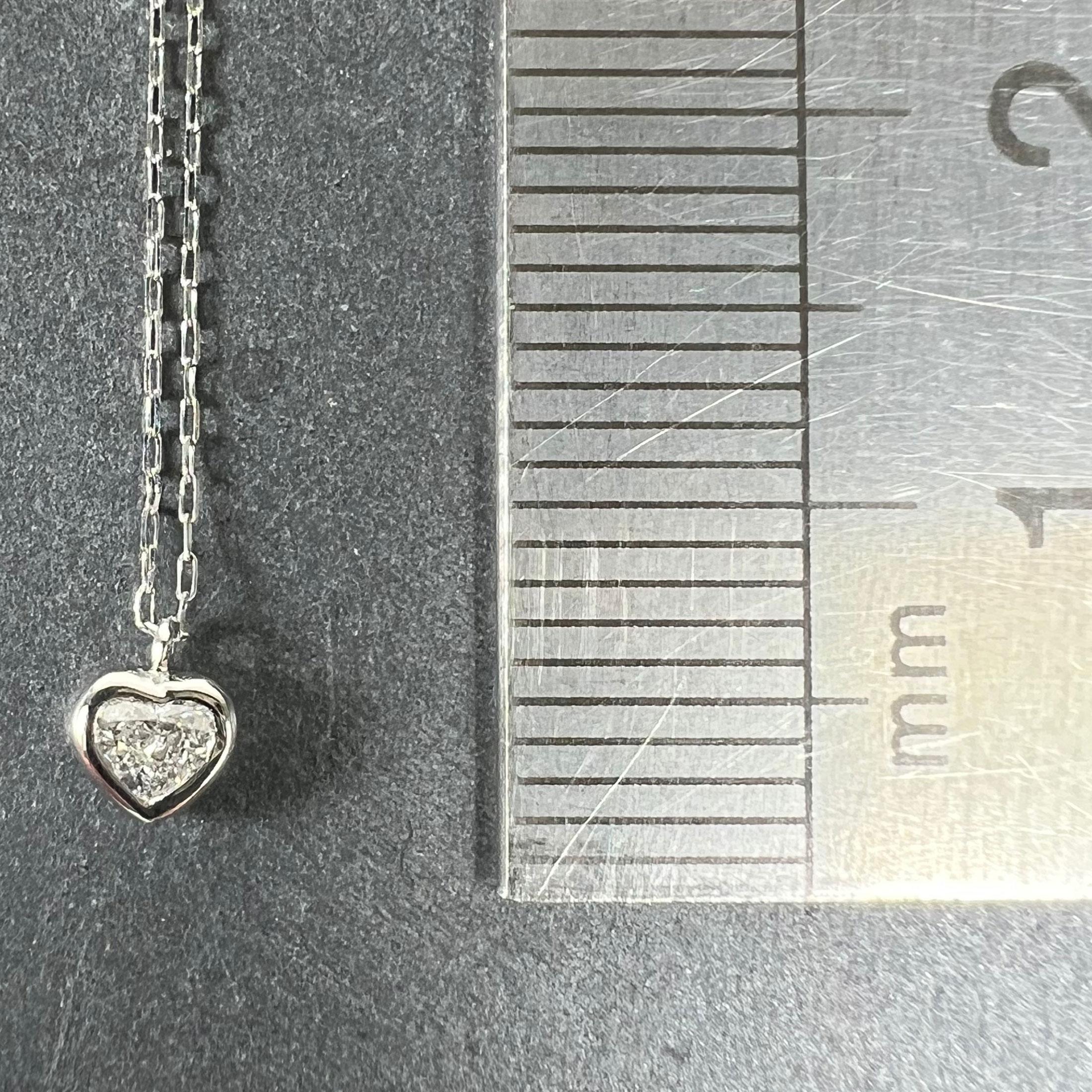 Collana con ciondolo in platino con diamante a forma di cuore da 0,14 carati in vendita 8