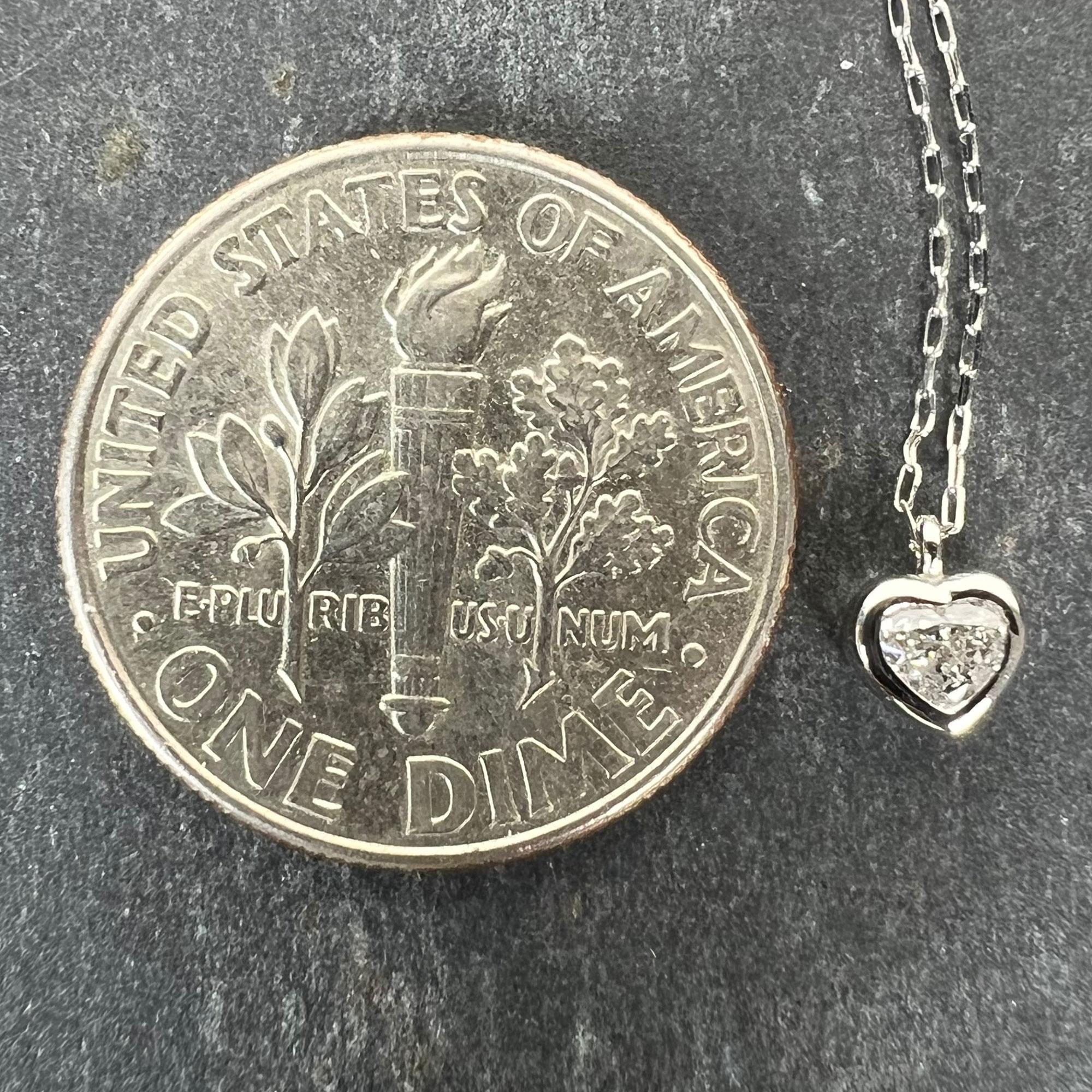 Collana con ciondolo in platino con diamante a forma di cuore da 0,14 carati in vendita 9
