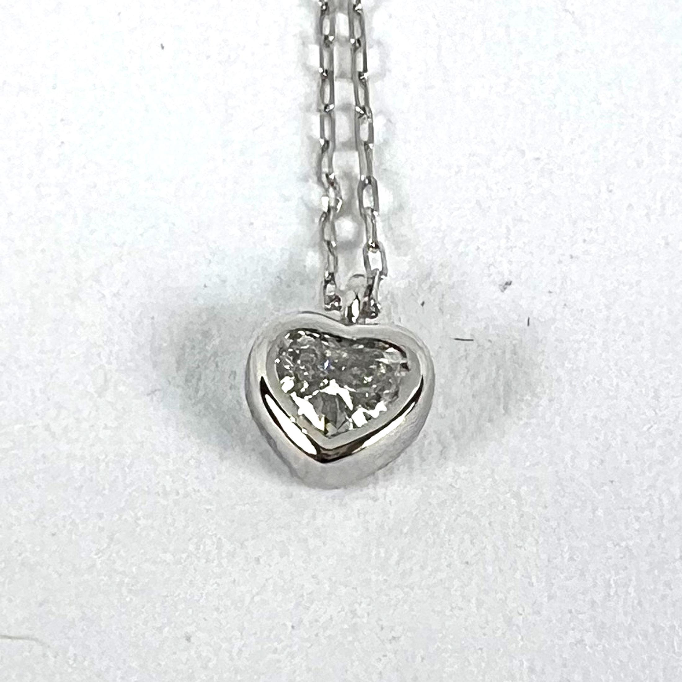 Collana con ciondolo in platino con diamante a forma di cuore da 0,14 carati in vendita 11