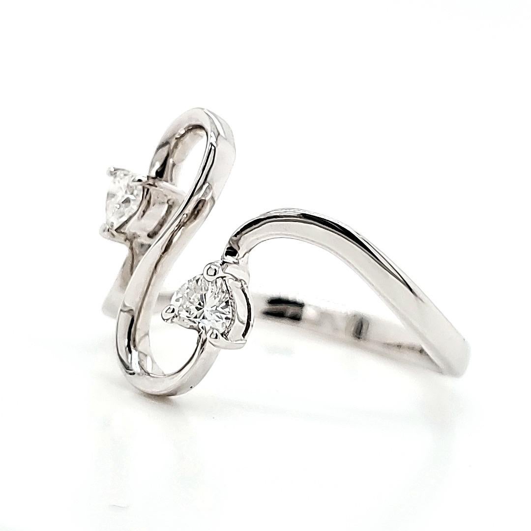 Bague de fiançailles en platine et diamant en forme de cœur en vente 4