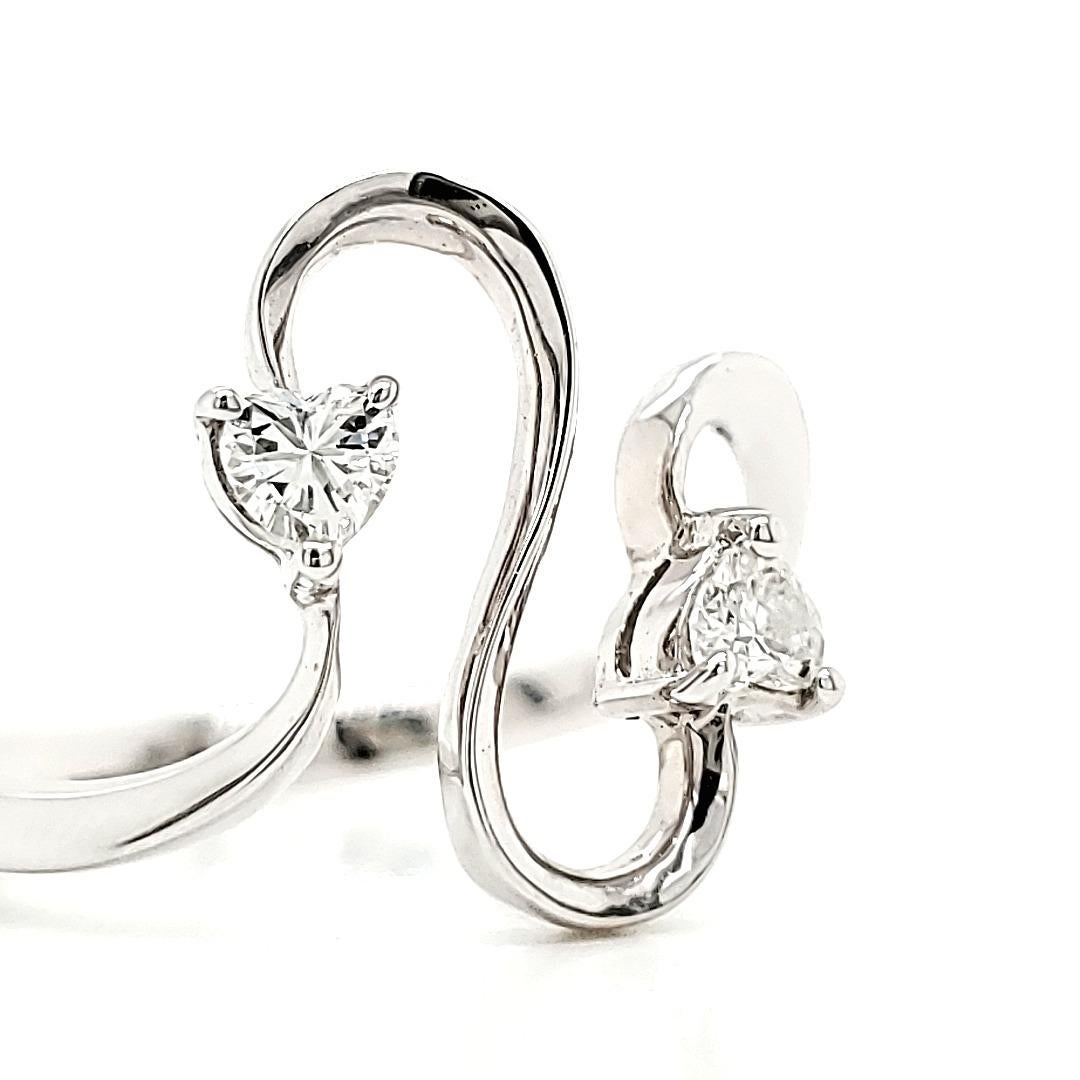Bague de fiançailles en platine et diamant en forme de cœur en vente 3