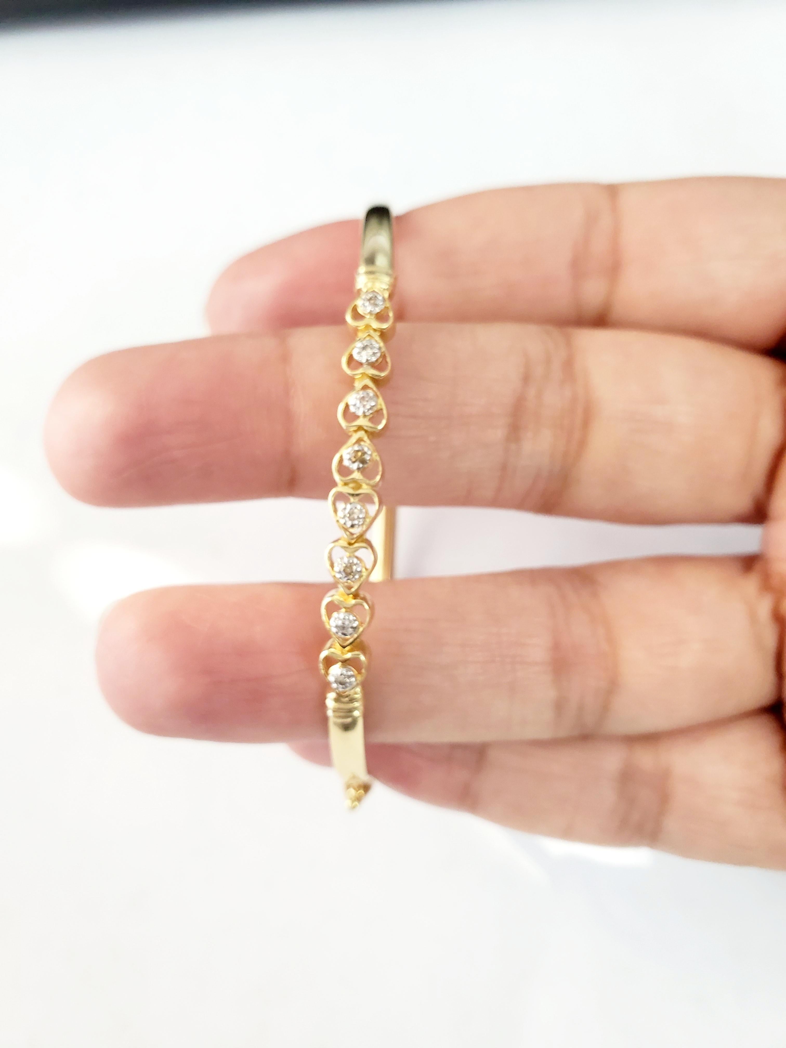 Heart Shaped Diamond Bangle 14k Yellow Gold In New Condition For Sale In Sugar Land, TX