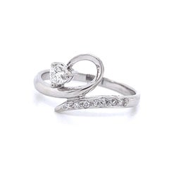Heart-Shaped Diamond Engagement Ring Set in PT900