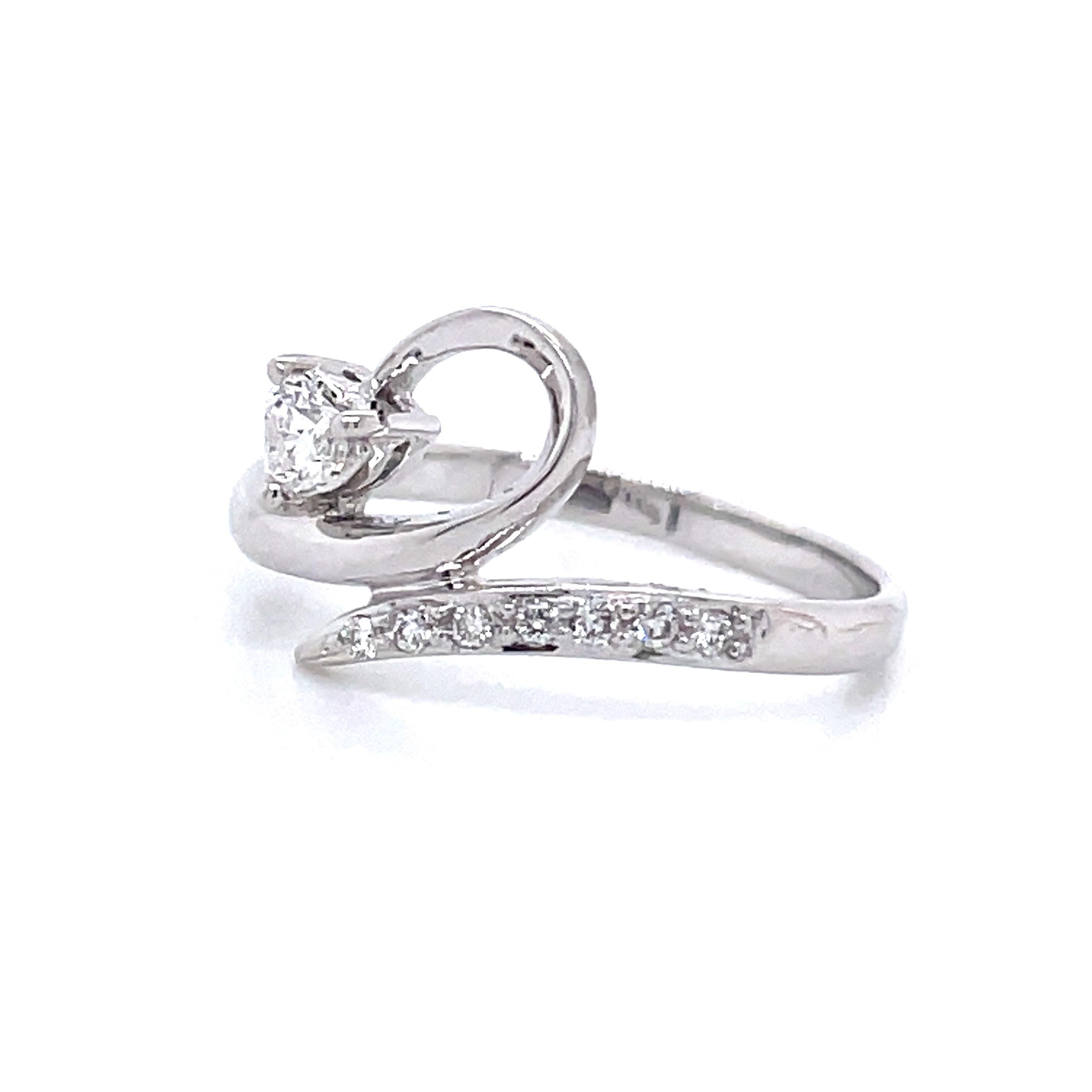 Women's Heart-Shaped Diamond Engagement Ring Set in PT900 For Sale