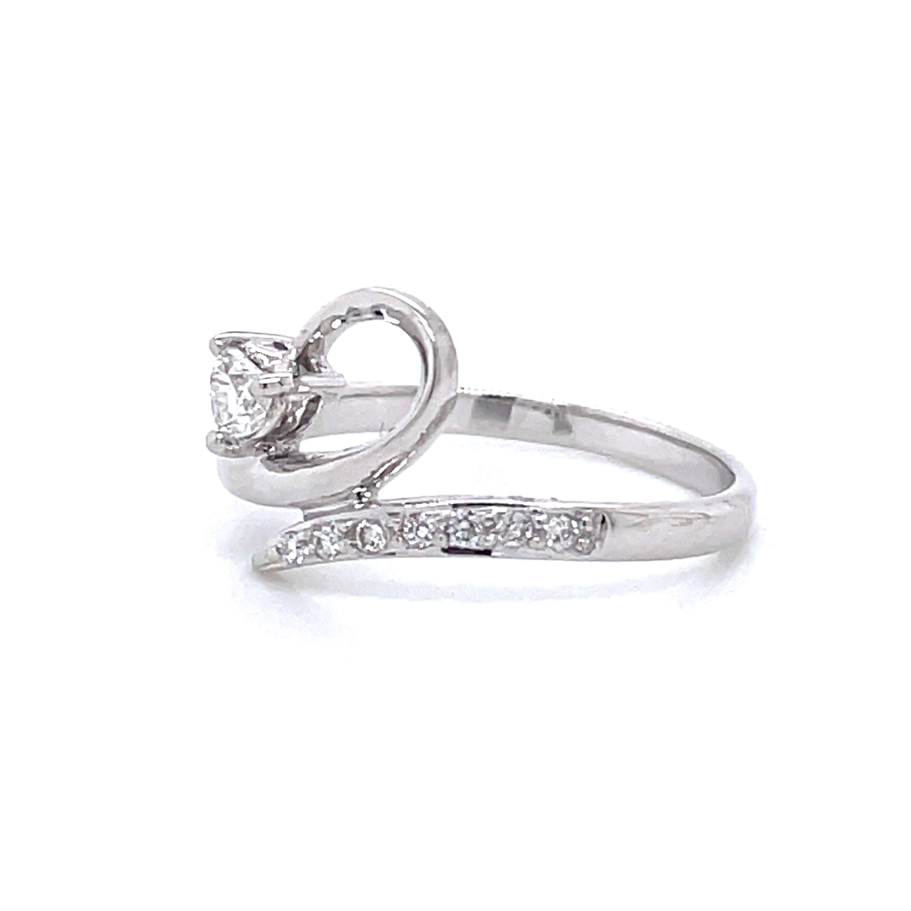 Heart-Shaped Diamond Engagement Ring Set in PT900 For Sale 1