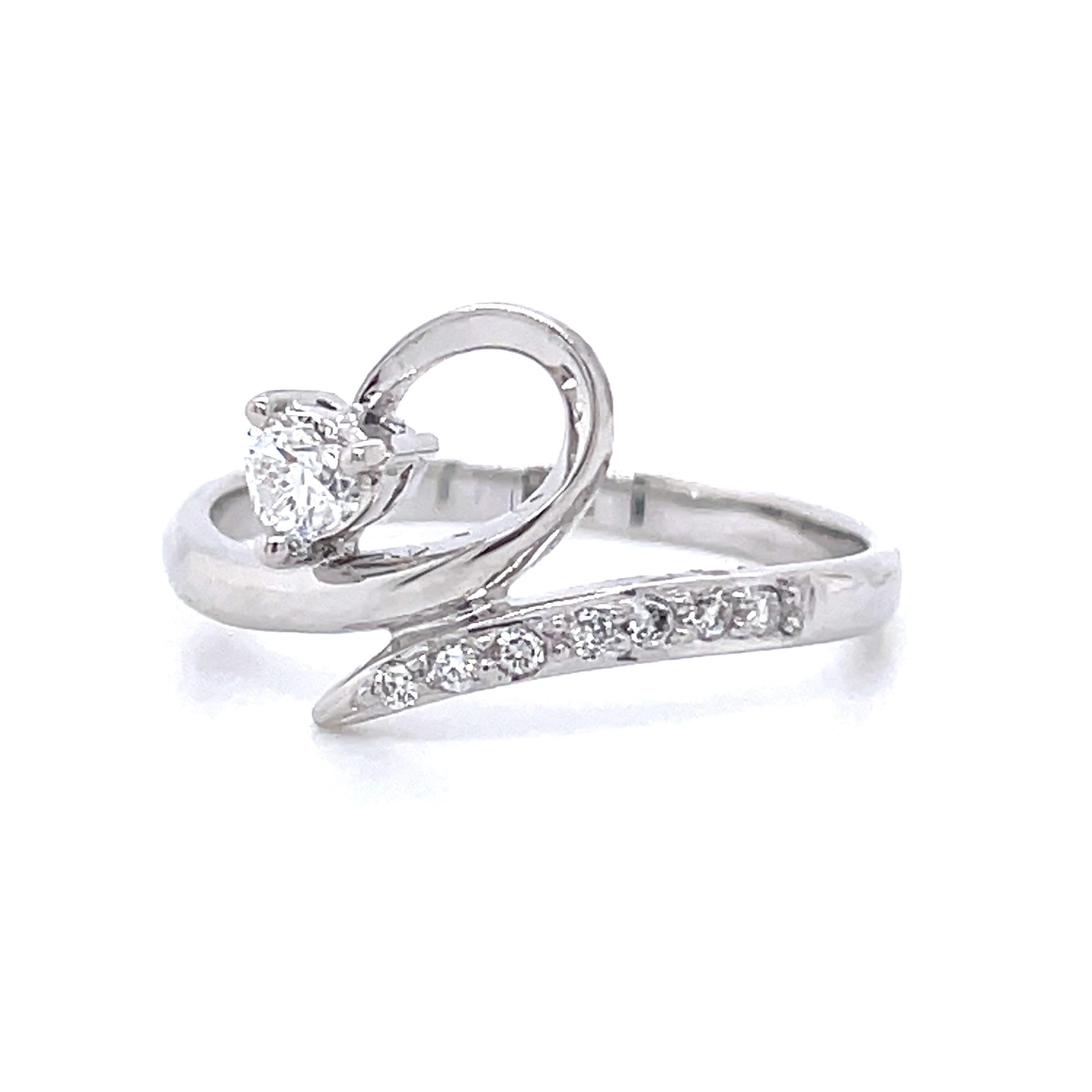 Heart-Shaped Diamond Engagement Ring Set in PT900 For Sale 2