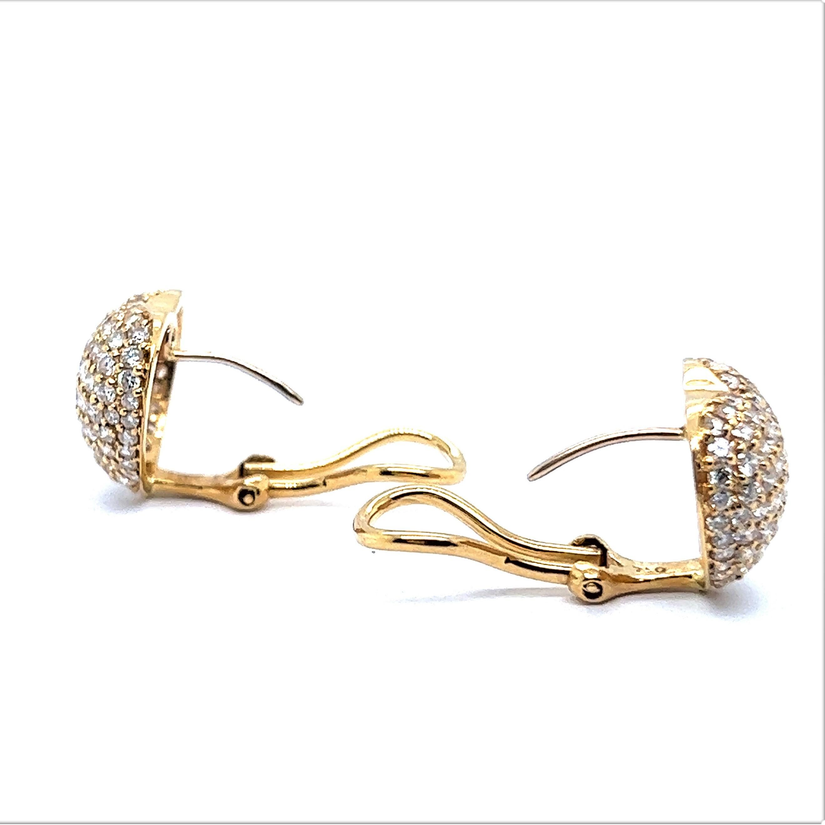 Heart Shaped Diamond Pavé Earrings in 18 Karat Yellow Gold In Excellent Condition For Sale In Lucerne, CH