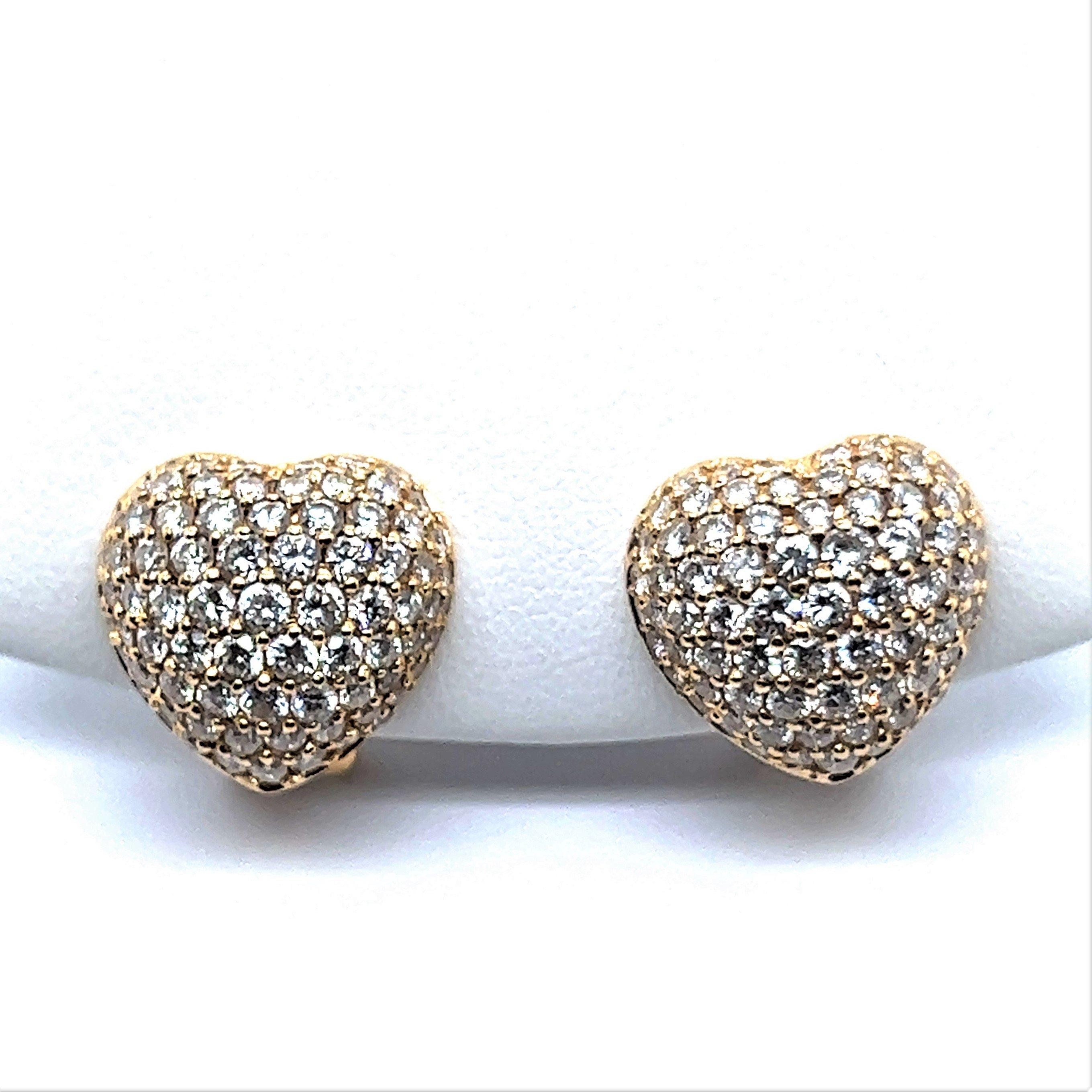 Heart Shaped Diamond Pavé Earrings in 18 Karat Yellow Gold For Sale 1