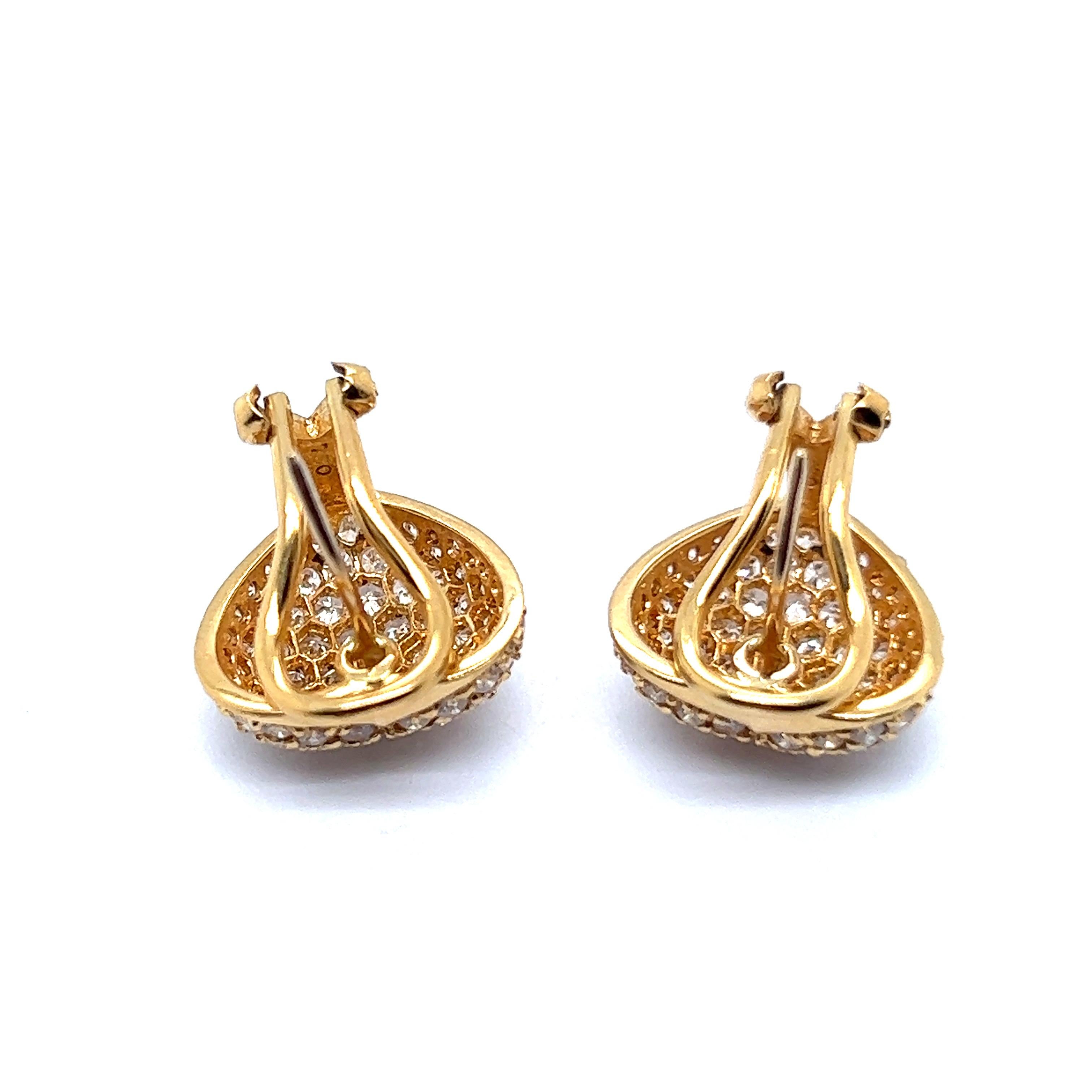 Orecchini con pavé di diamanti a forma di cuore in oro giallo 18 carati in vendita 2