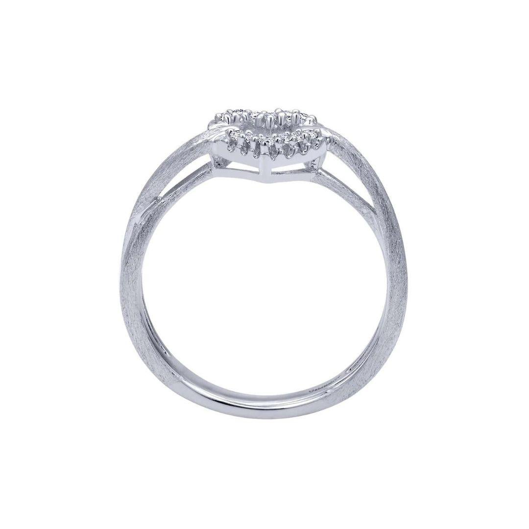 Round Cut  Heart Shaped Diamond Pave Fashion Ring For Sale
