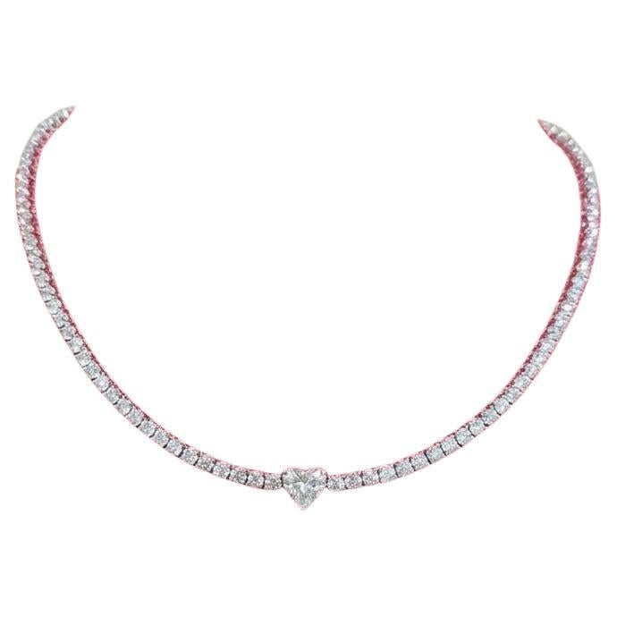 Collier de tennis en or blanc 18 carats avec pendentif en forme de cœur et diamant de 8 carats en vente