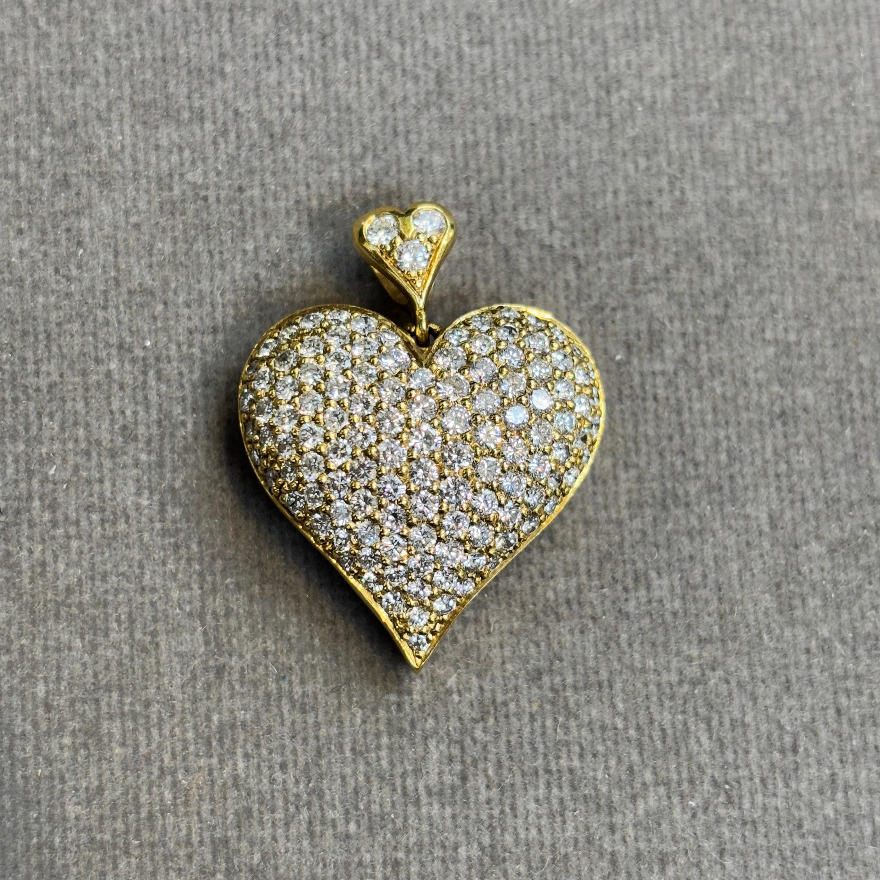 Donna Collana con ciondolo con diamante a forma di cuore in vendita