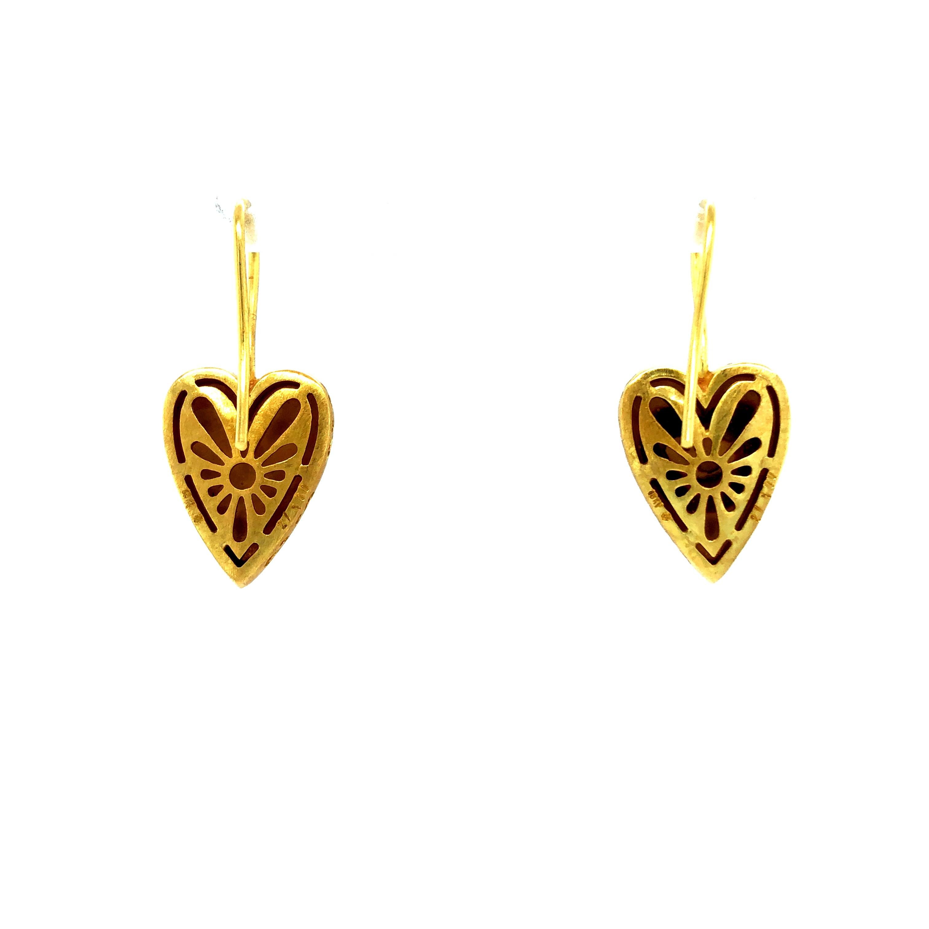 Heart-Shaped Earrings 18k Yellow Gold Red Vitreous Guilloche Enamel 17 x 13 mm In New Condition For Sale In Pforzheim, DE