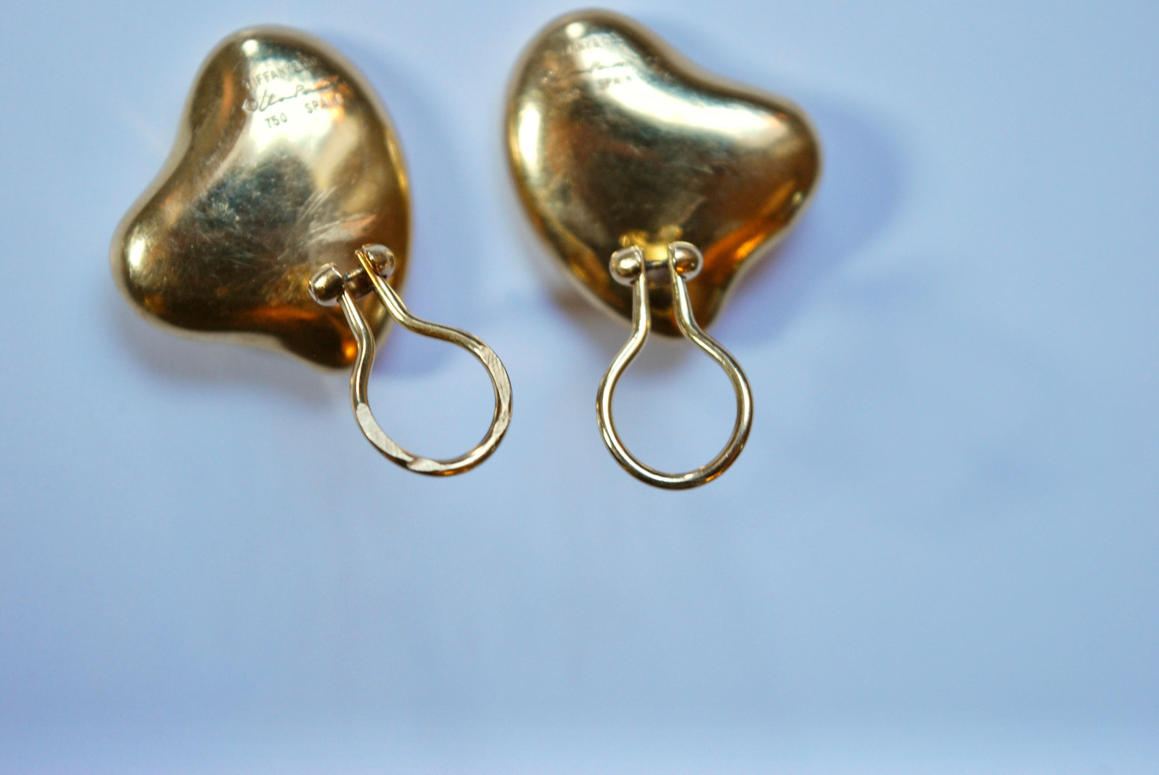 18K Gold Heart-Shaped Earrings by Elsa Peretti for Tiffany & Co. In Good Condition For Sale In London, GB