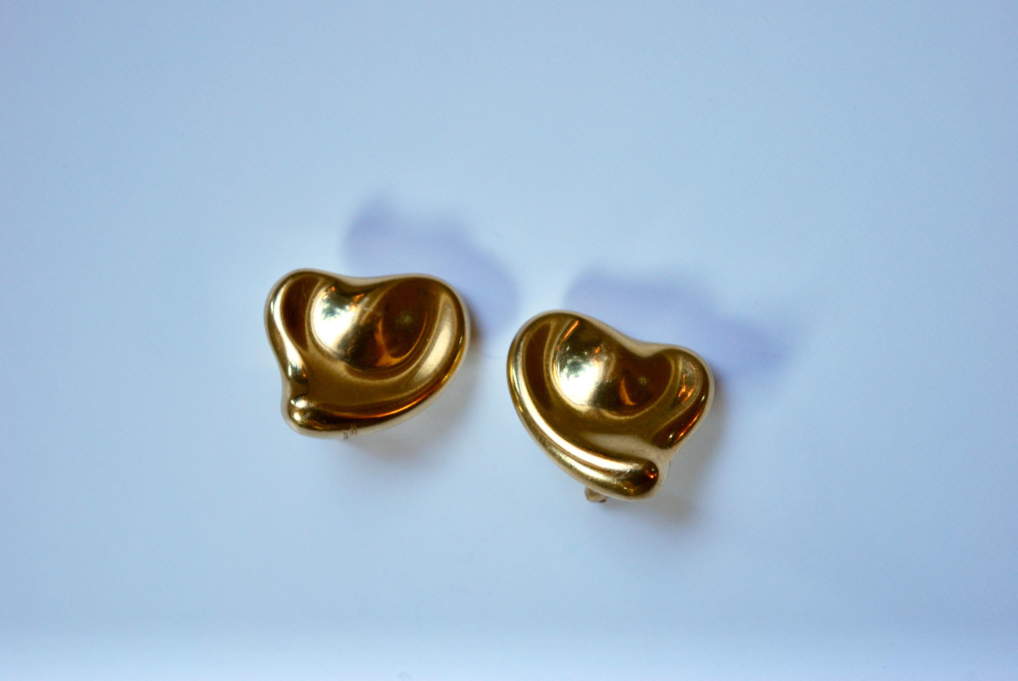 18K Gold Heart-Shaped Earrings by Elsa Peretti for Tiffany & Co. For Sale 1