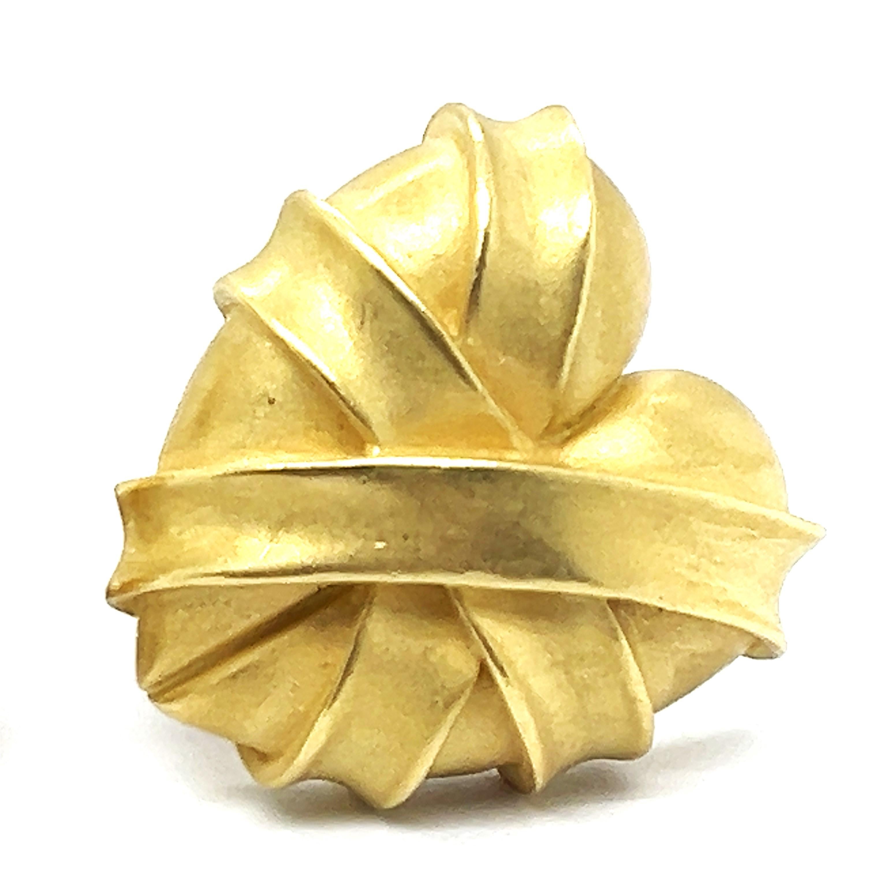 Heart-shaped Earrings in 18 Karat Yellow Gold by Kieselstein-Cord For Sale 5