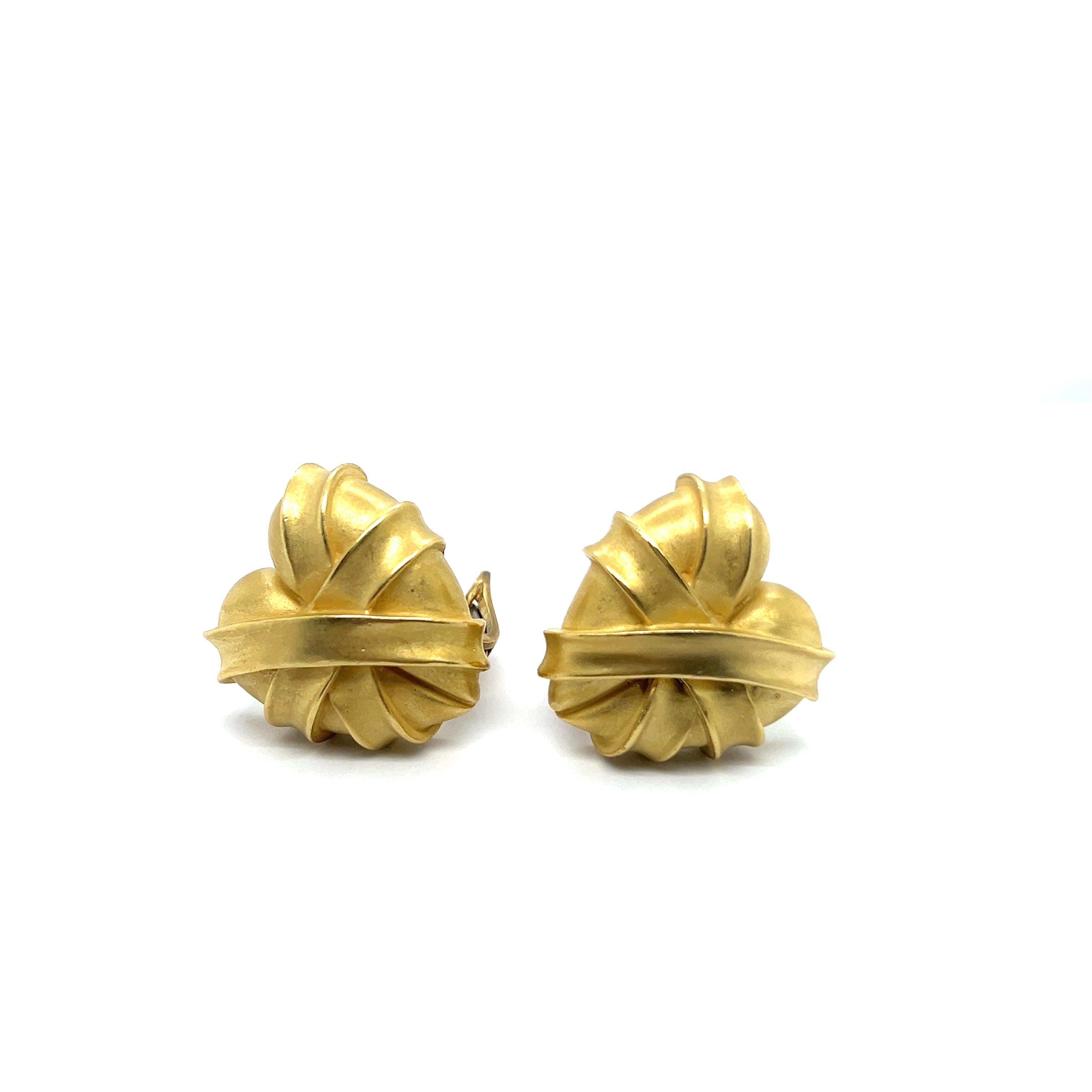 Heart-shaped Earrings in 18 Karat Yellow Gold by Kieselstein-Cord For Sale 8