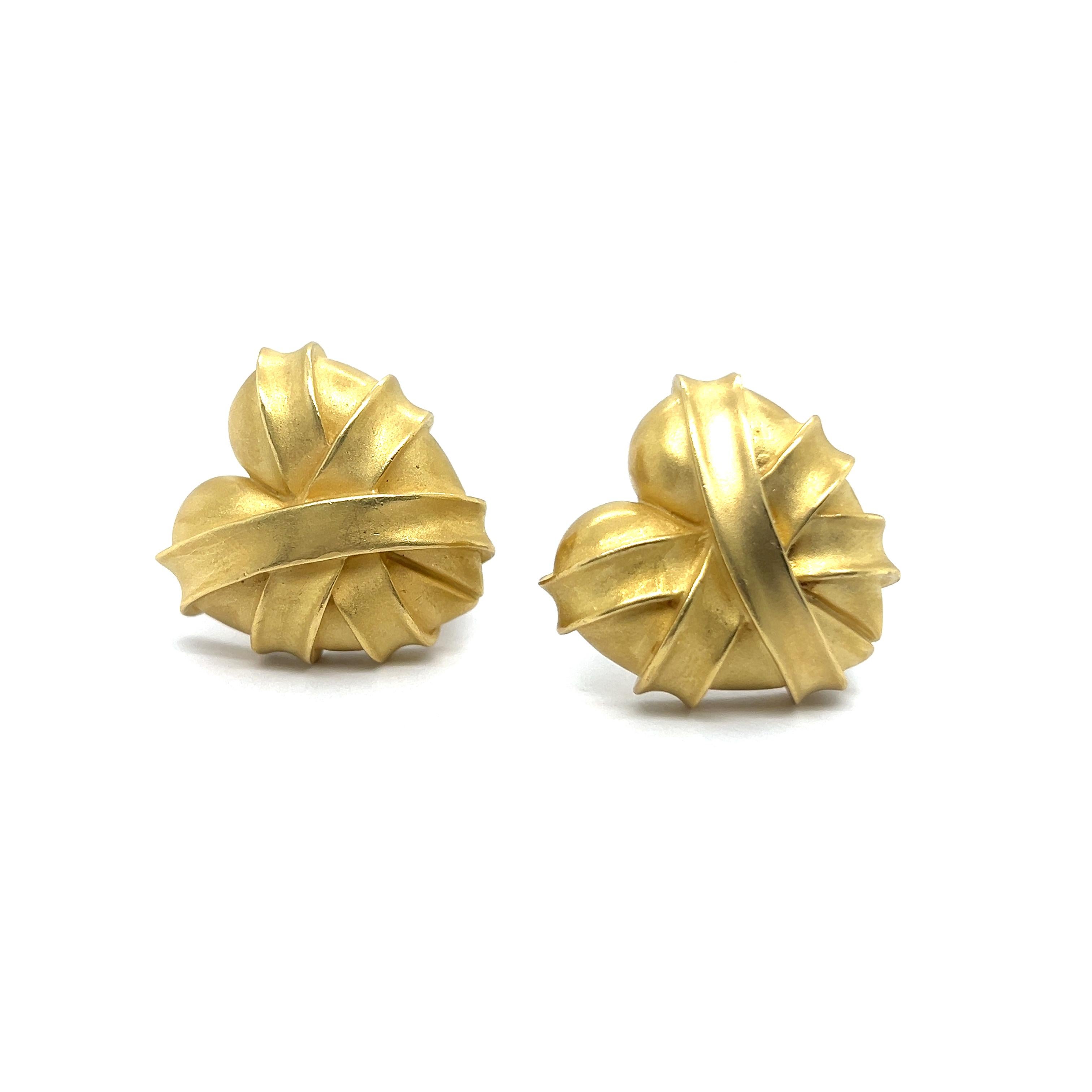 Heart-shaped Earrings in 18 Karat Yellow Gold by Kieselstein-Cord For Sale 11