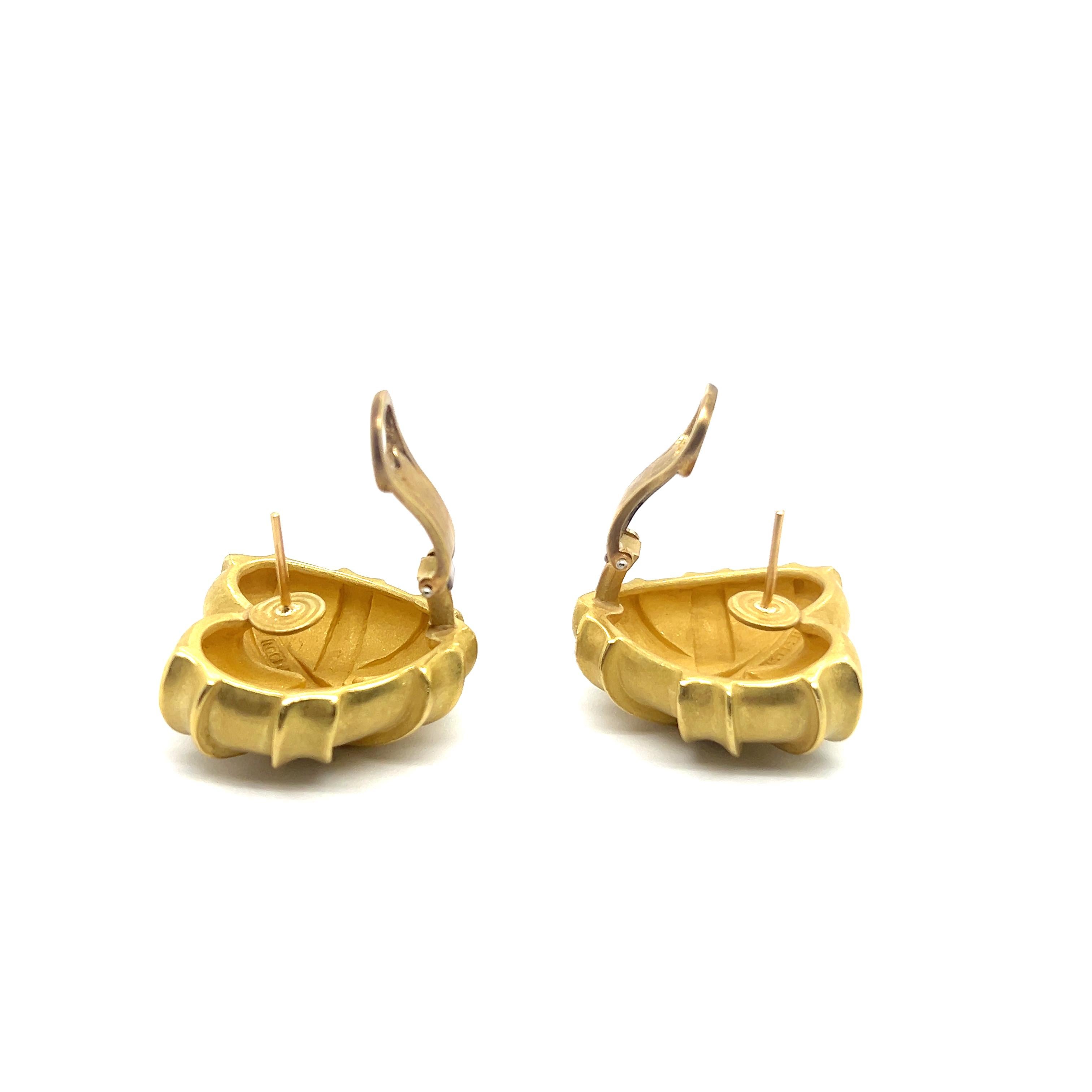 Heart-shaped Earrings in 18 Karat Yellow Gold by Kieselstein-Cord For Sale 12