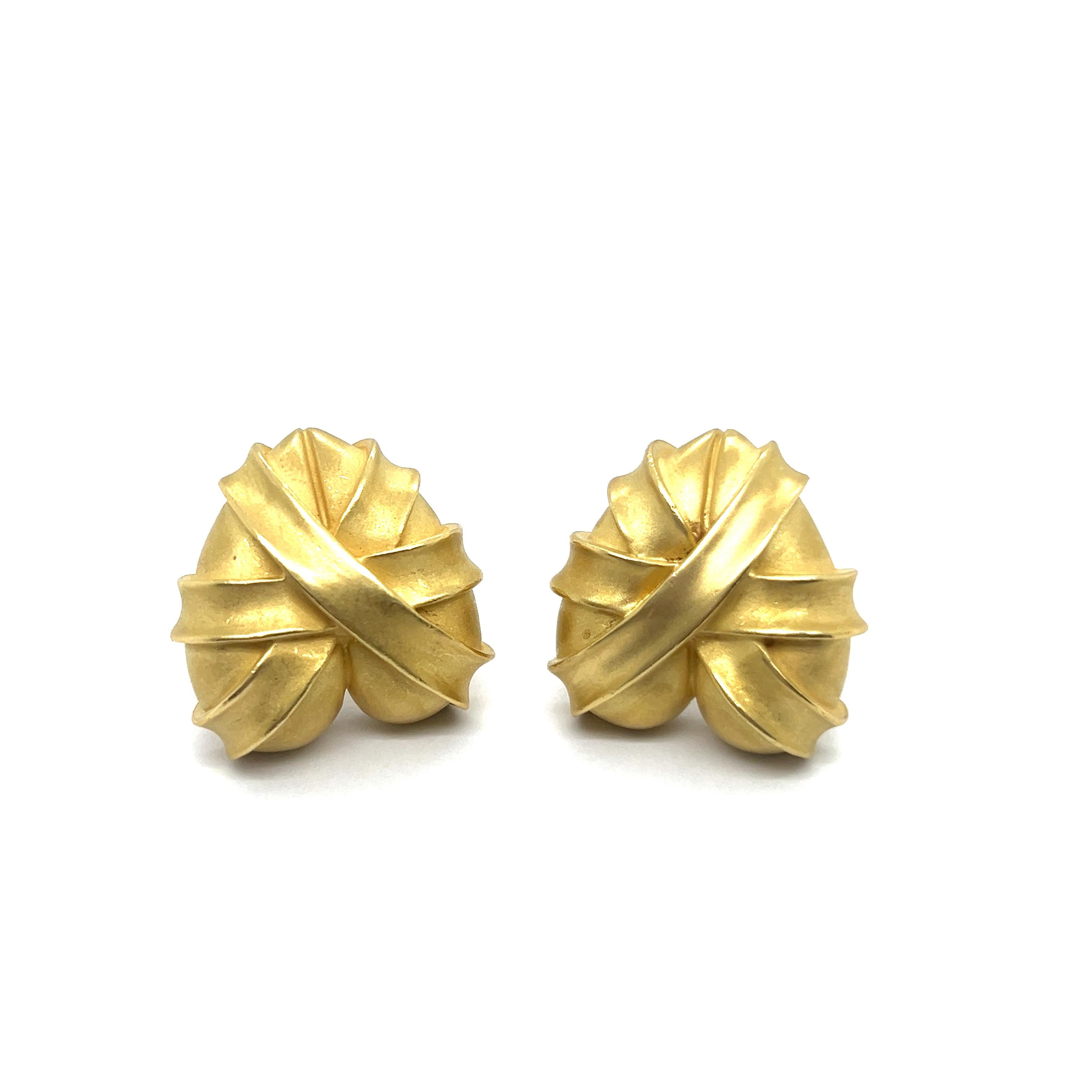 Artist Heart-shaped Earrings in 18 Karat Yellow Gold by Kieselstein-Cord For Sale