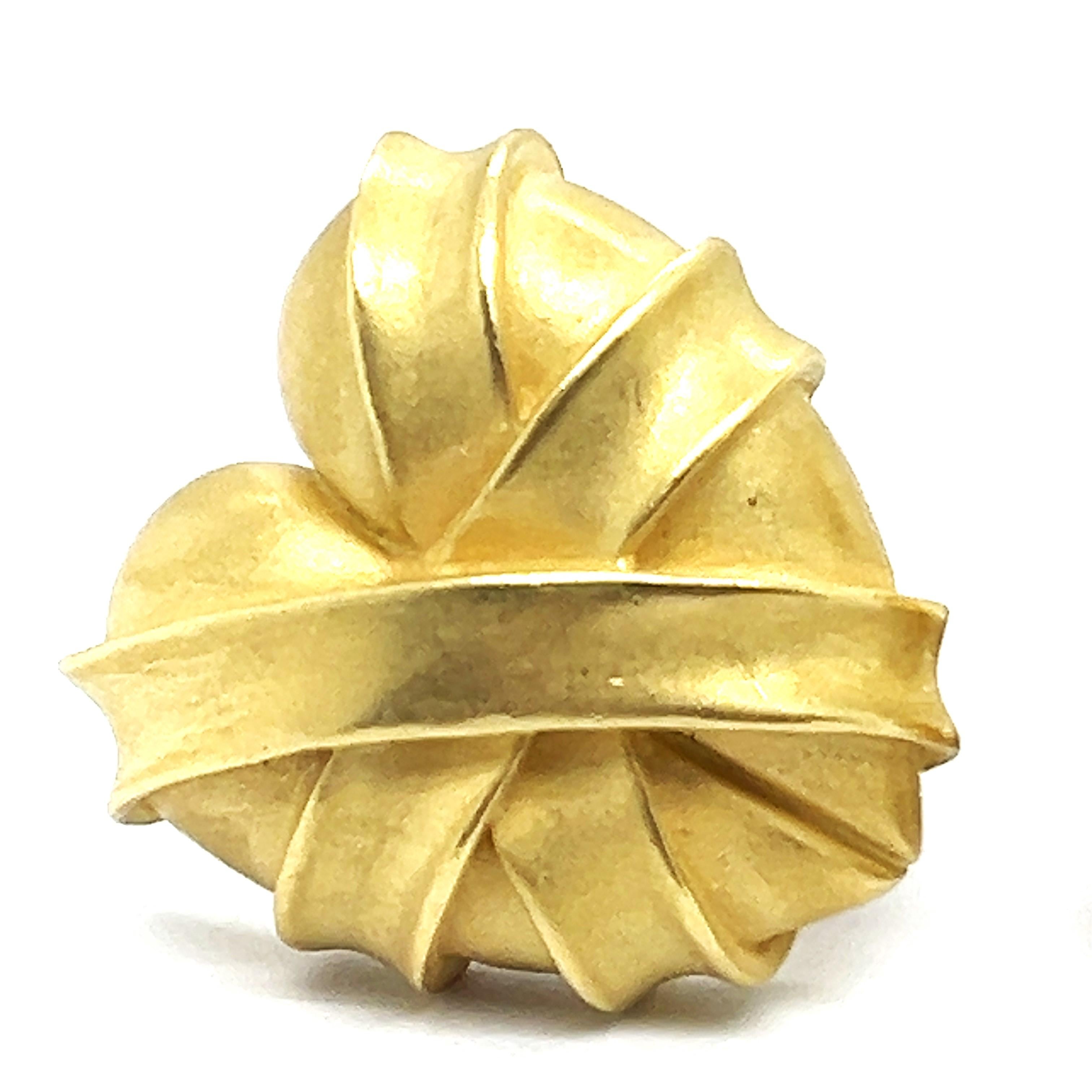 Heart-shaped Earrings in 18 Karat Yellow Gold by Kieselstein-Cord For Sale 4