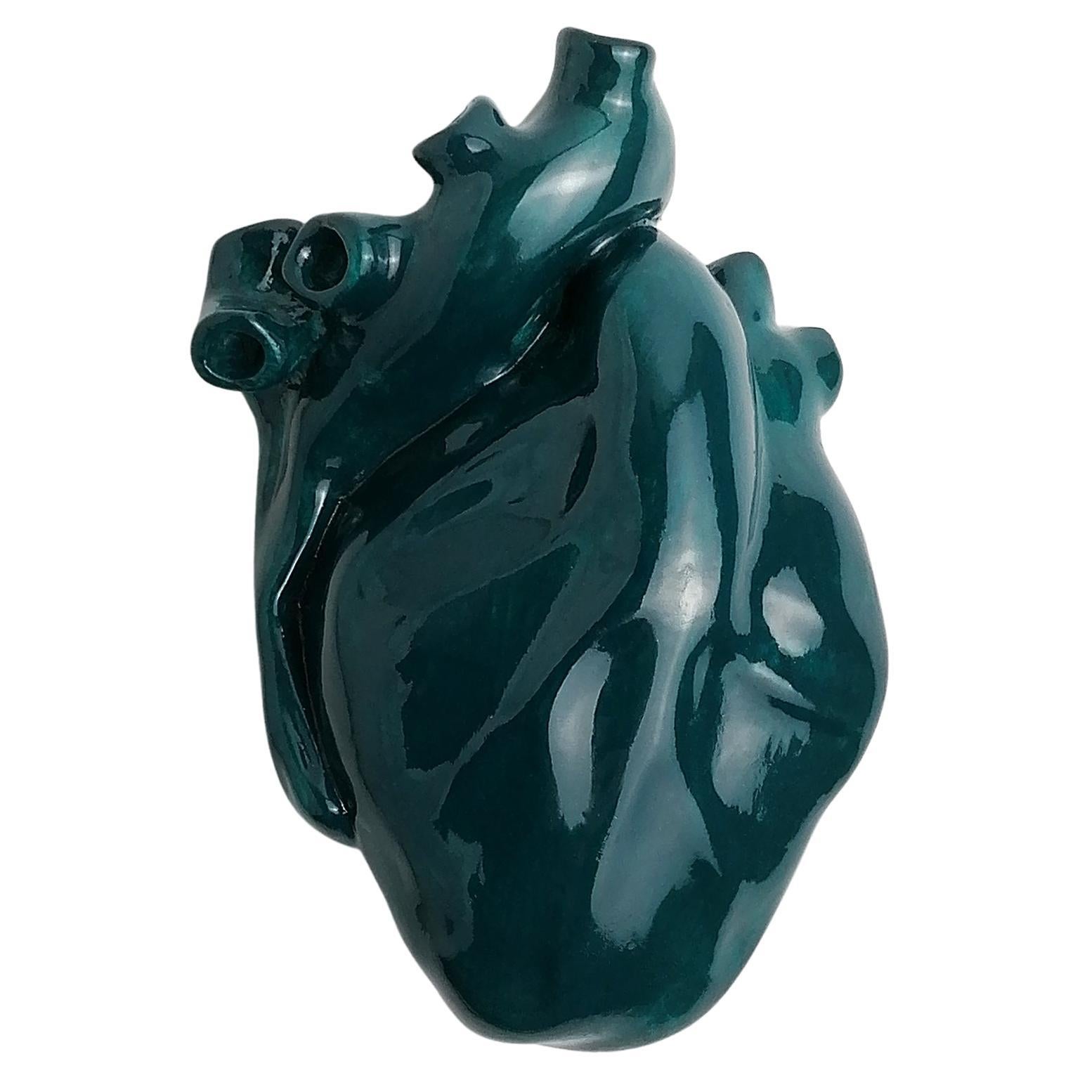 Herzförmiges Smaragdgrün, 2022, Handgefertigt in Italien, Anatomisches Herz, Design im Angebot
