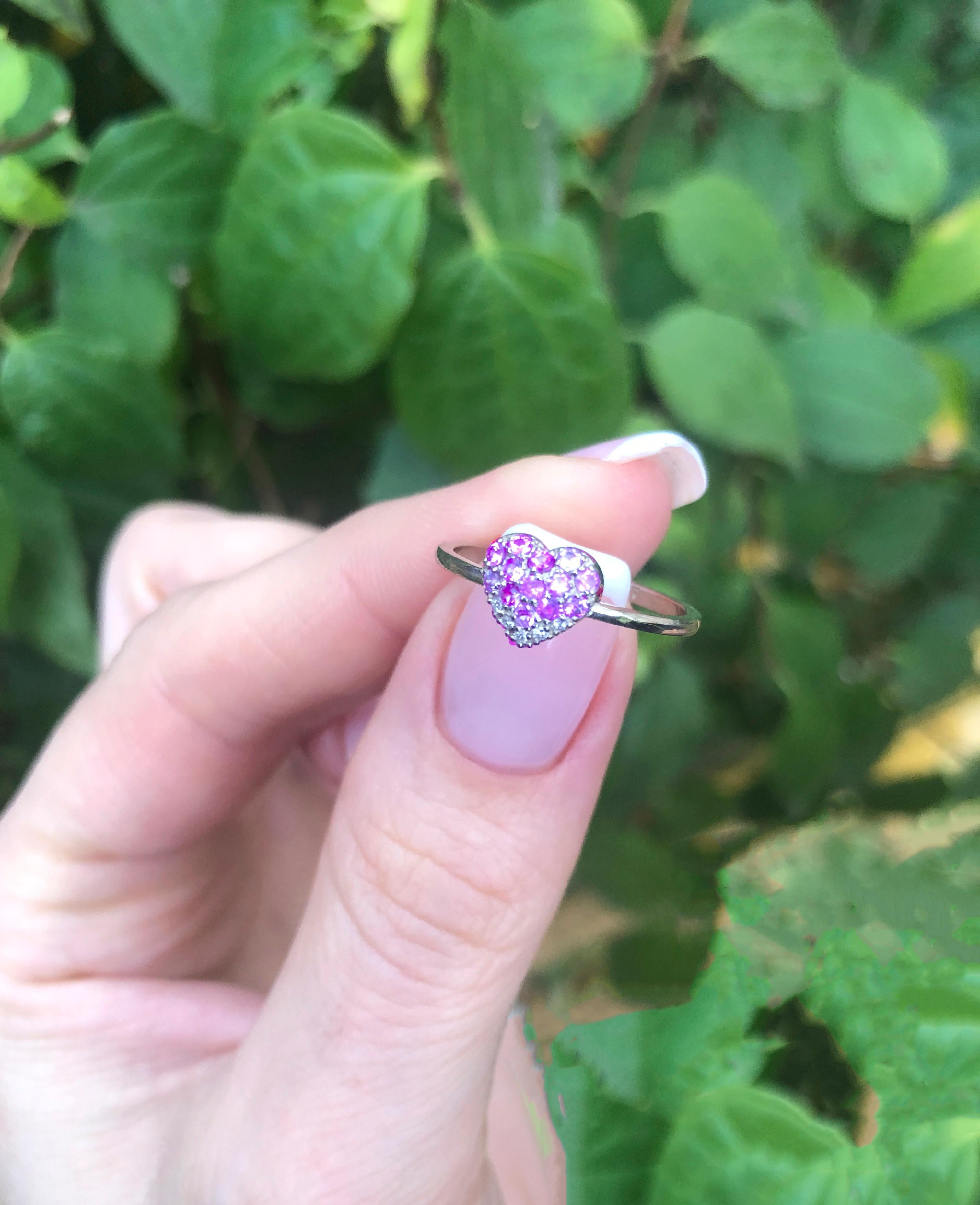 For Sale:  Heart Shaped Gold Ring with Pink Sapphires 10