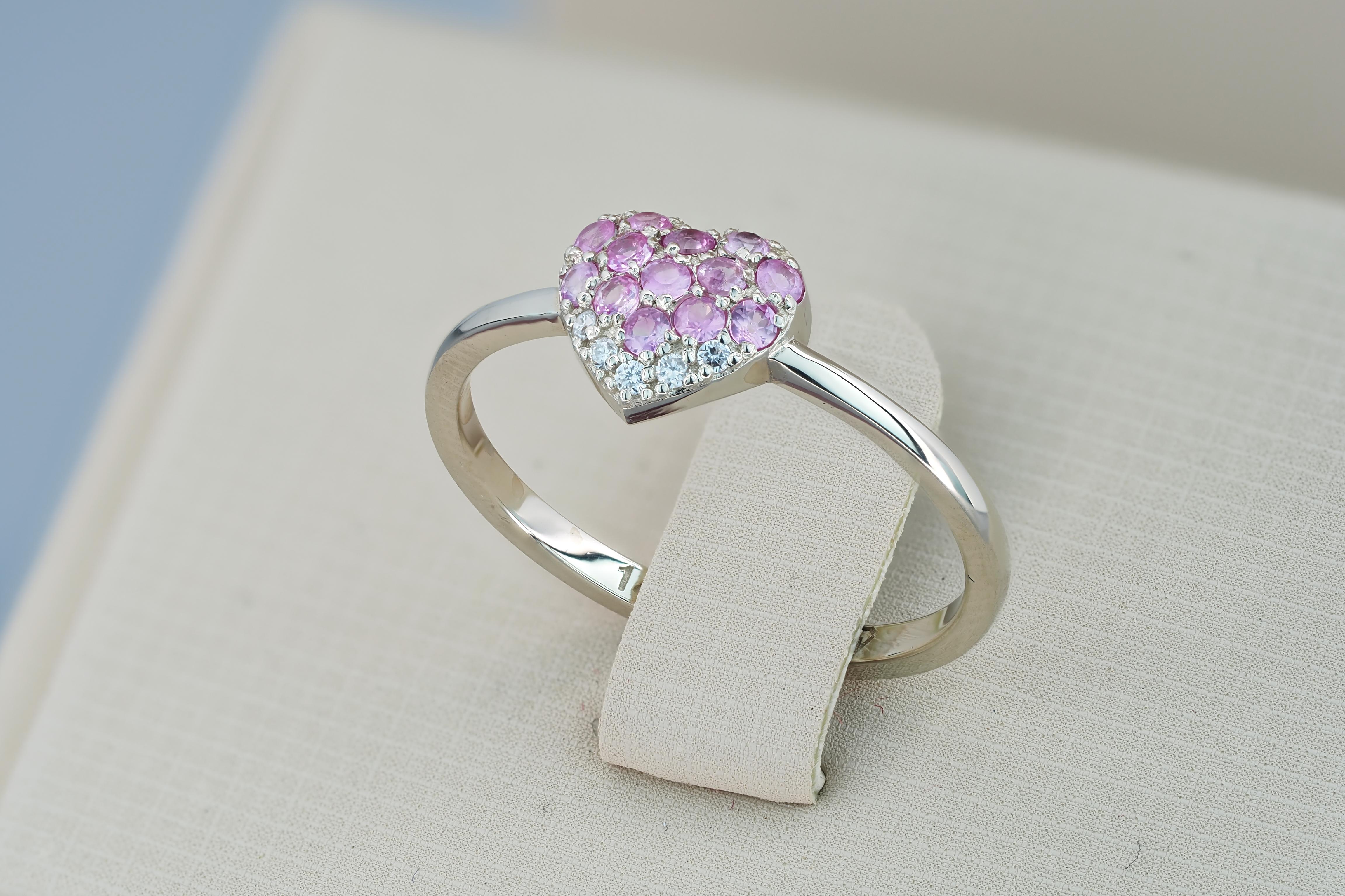 For Sale:  Heart Shaped Gold Ring with Pink Sapphires 5