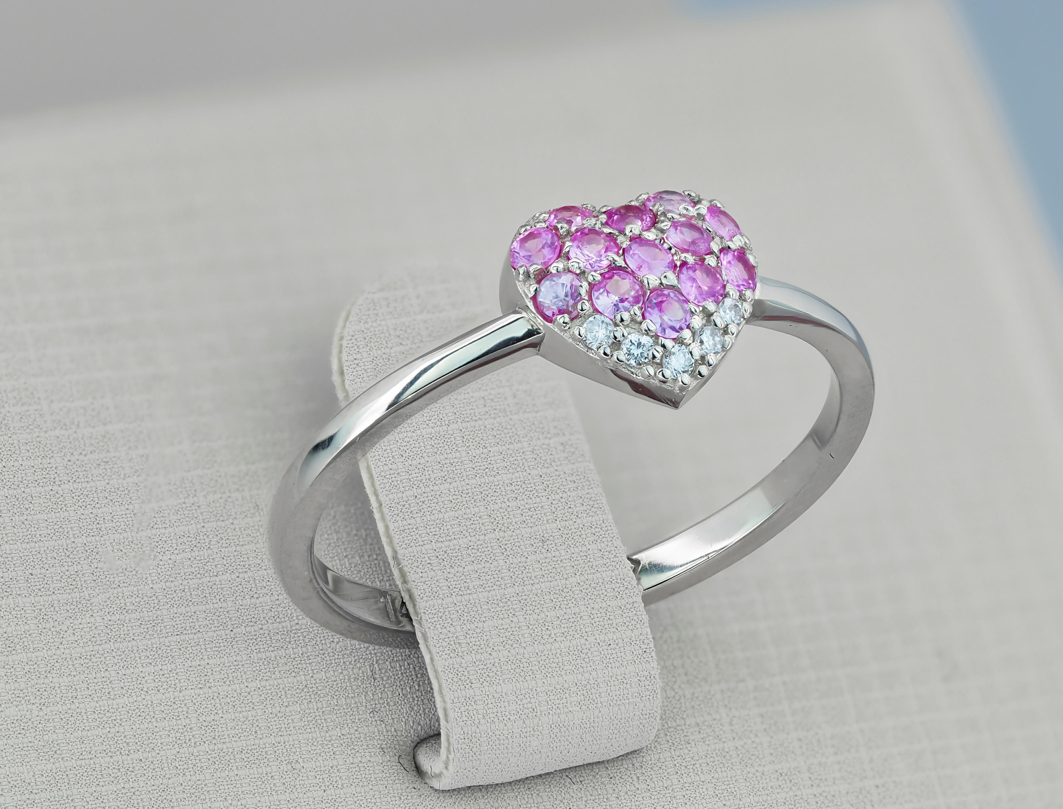 Heart shaped gold ring with pink sapphires.  In New Condition For Sale In Istanbul, TR