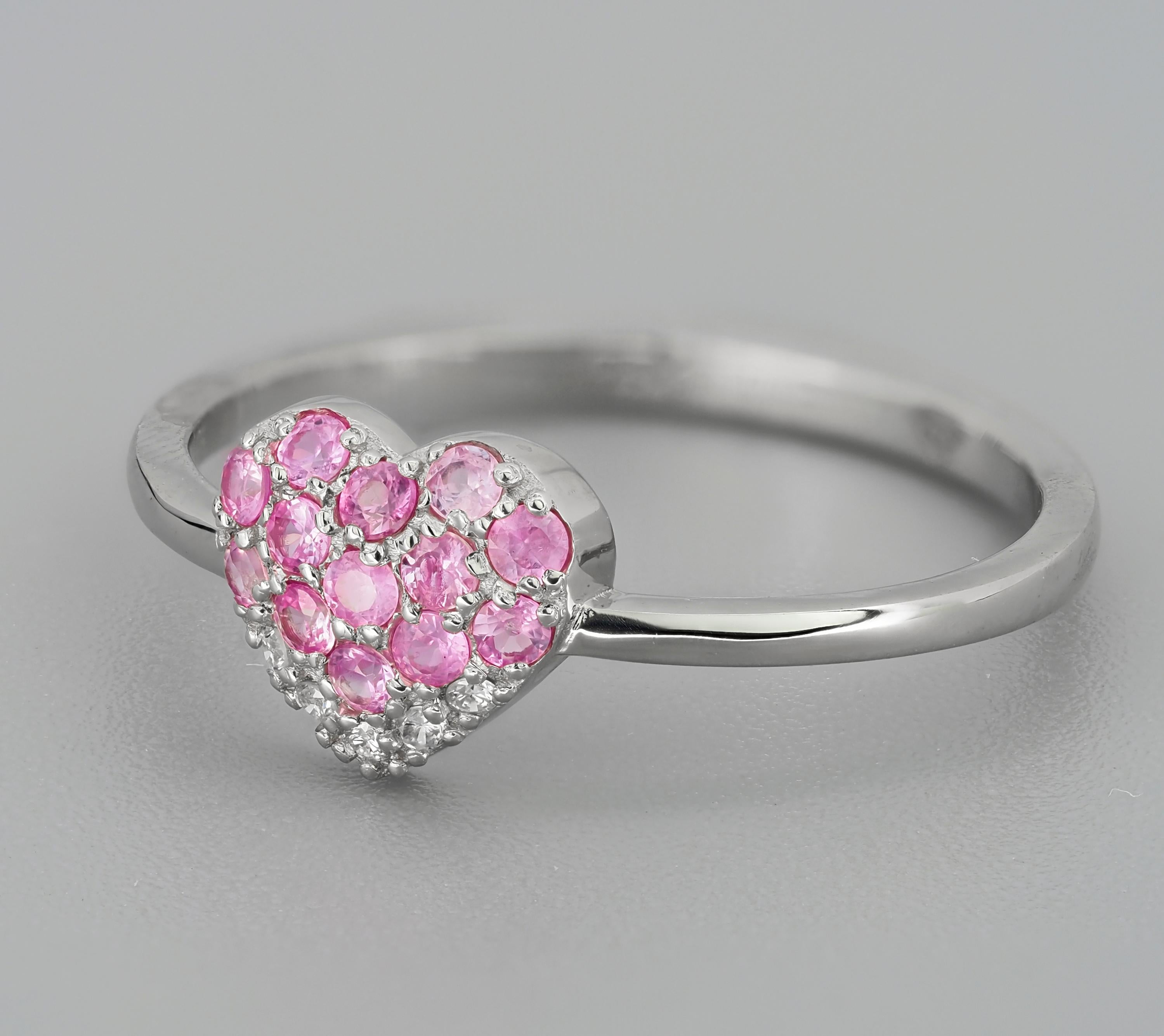 Heart shaped gold ring with pink sapphires.  For Sale 1