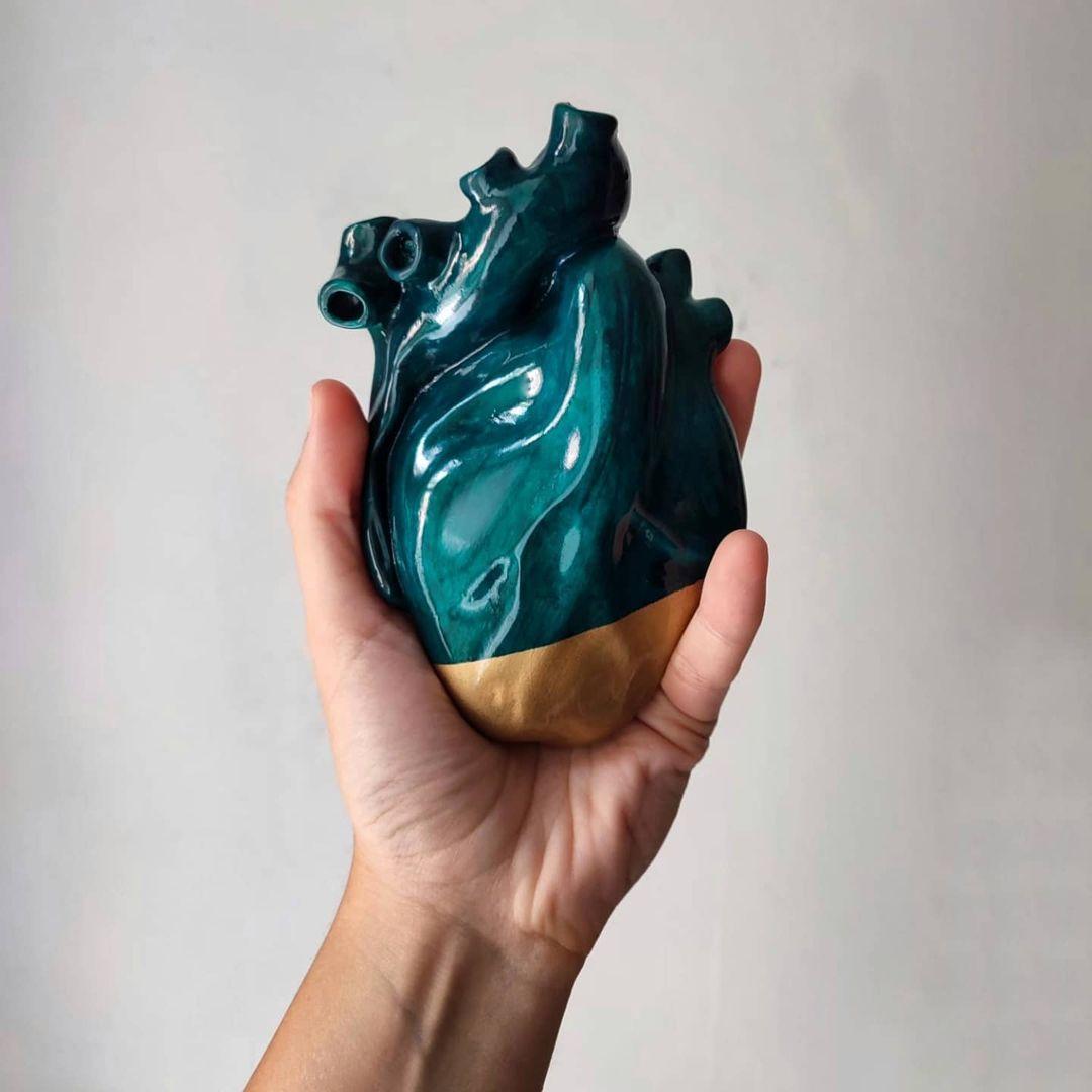 Celebrating the human body by dissecting it. The human body as a great system of signs and symbols. We are expression, beyond words and gestures. 

A perspective of the flesh in which certain parts become containers. 
Here then are hearts made