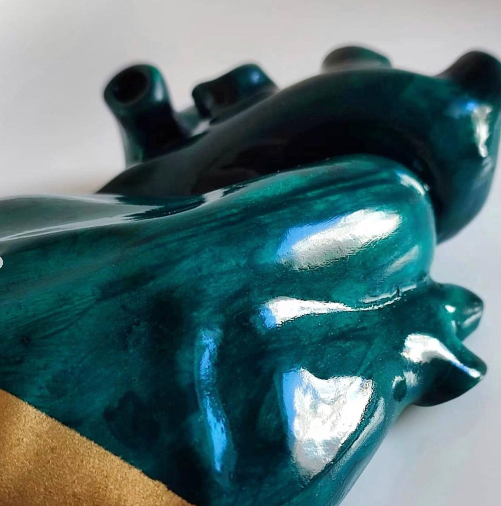 Heart Shaped Green & Gold, 2022, Handgefertigt in Italien, Anatomisches Herz, Design (Moderne) im Angebot