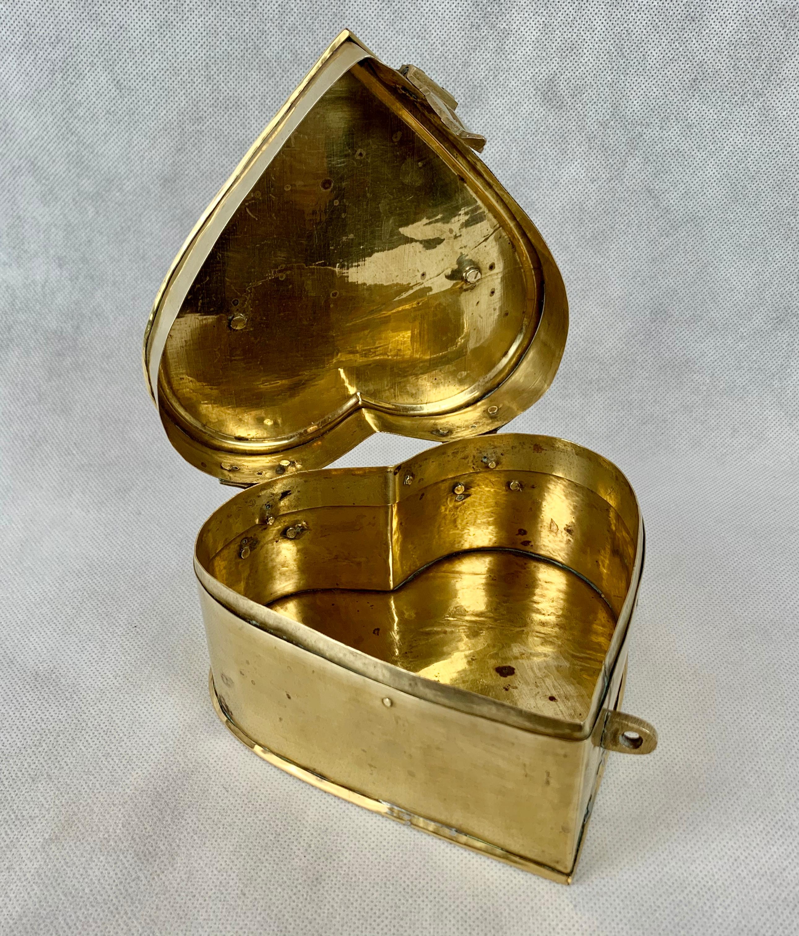 Brass Heart Shaped Vintage Hinged Box with Fold Down Handle In Good Condition In West Palm Beach, FL