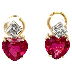Boucles d
oreilles en or 18 carats en forme de cœur, tourmaline rubellite rose vif et diamants