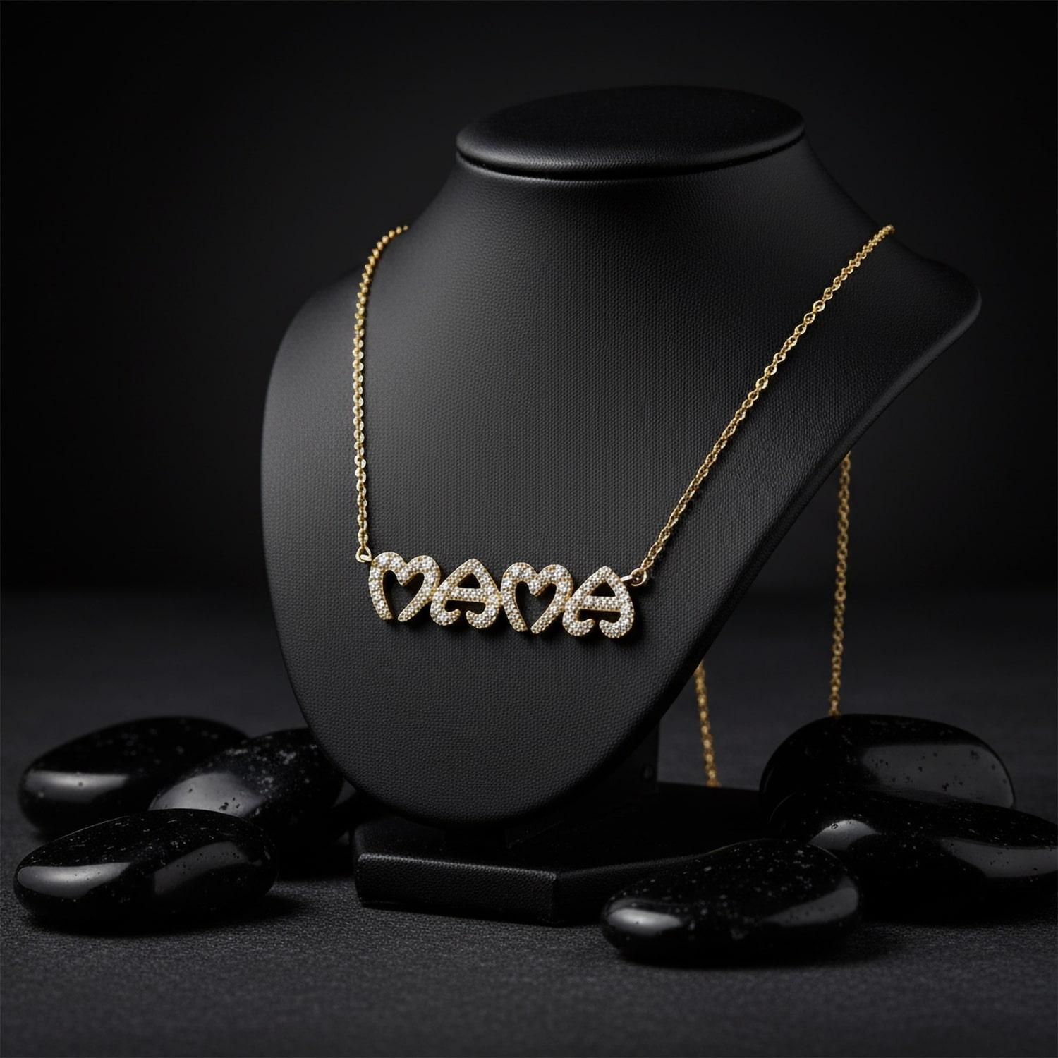 Herzförmige Buchstaben 14K (oder 18k auf Anfrage) Gold MAMA Halskette (Moderne) im Angebot