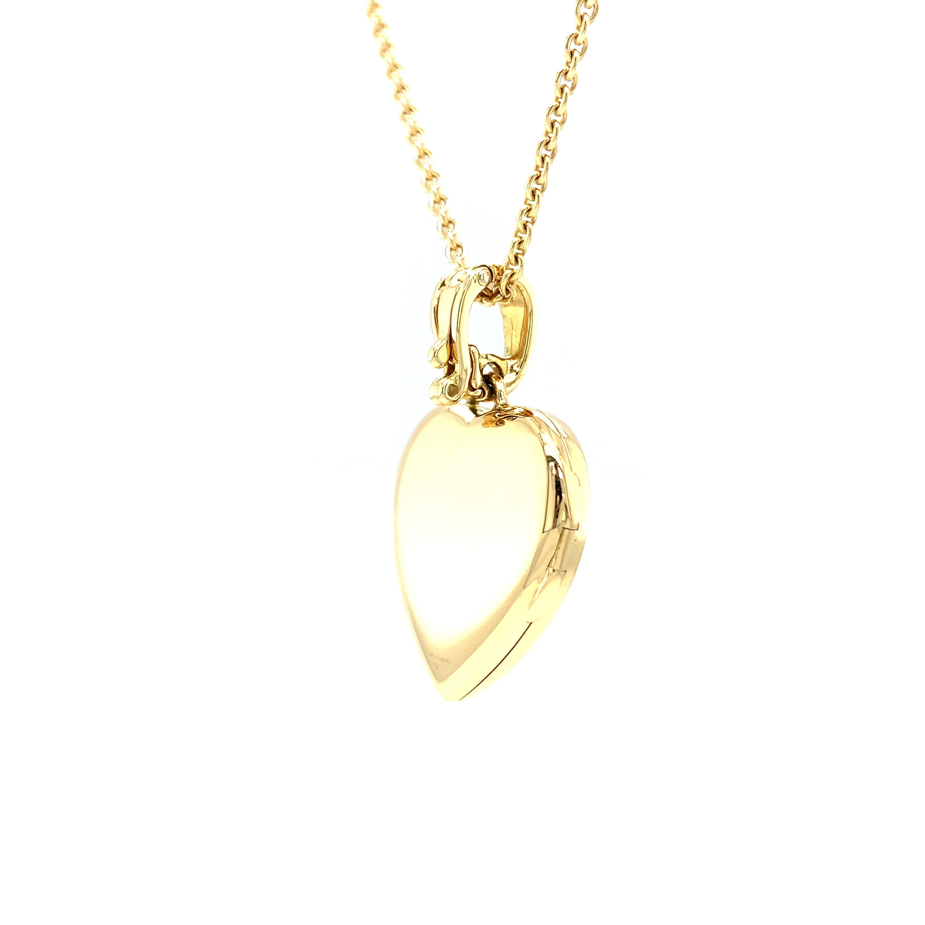 Taille brillant Pendentif médaillon en forme de cœur en or jaune 18 carats, émail bleu et 6 diamants 0,12 ct en vente