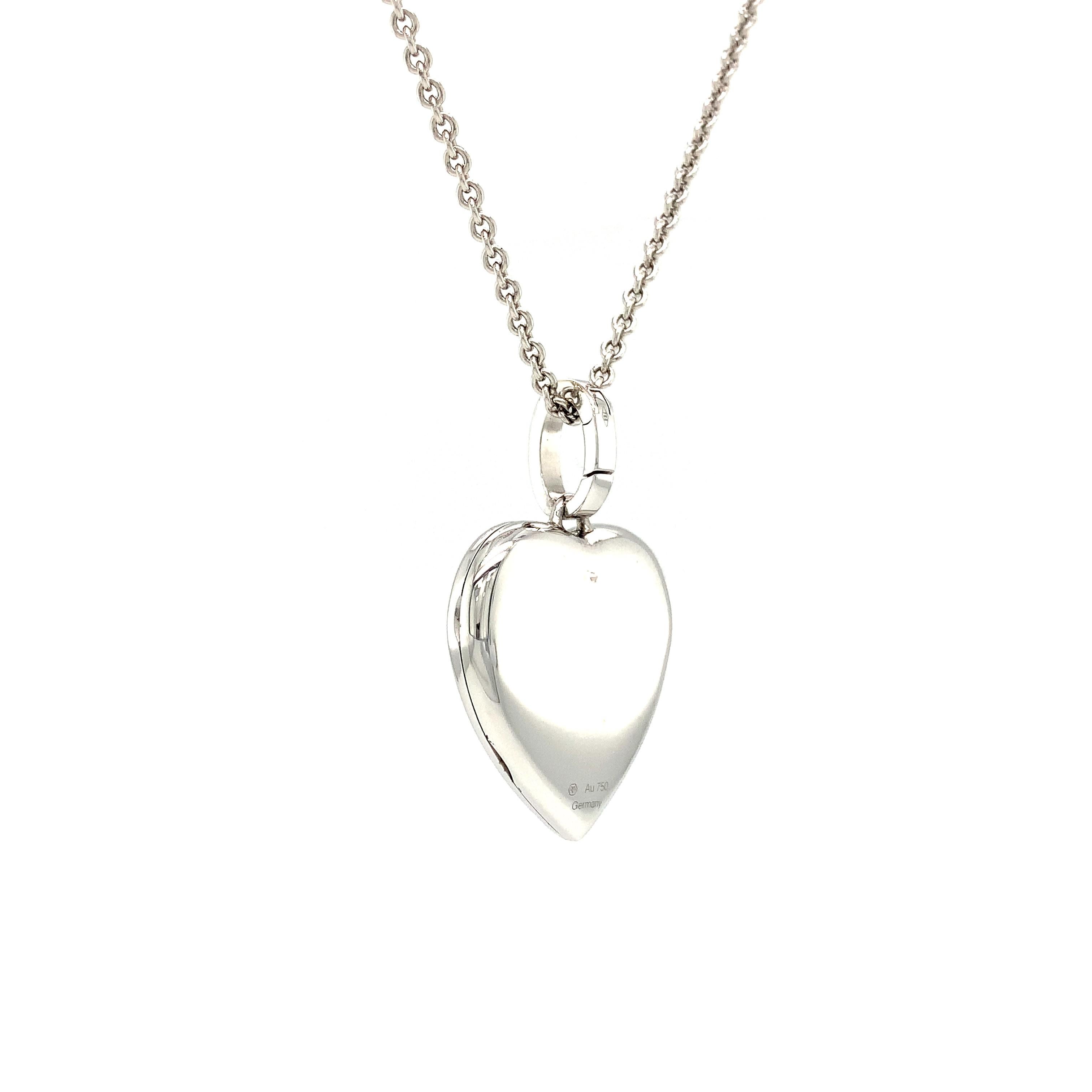 Belle Époque Heart Shaped Locket Pendant Necklace - 18k Polished White Gold - 23.0 x 25.0 mm For Sale