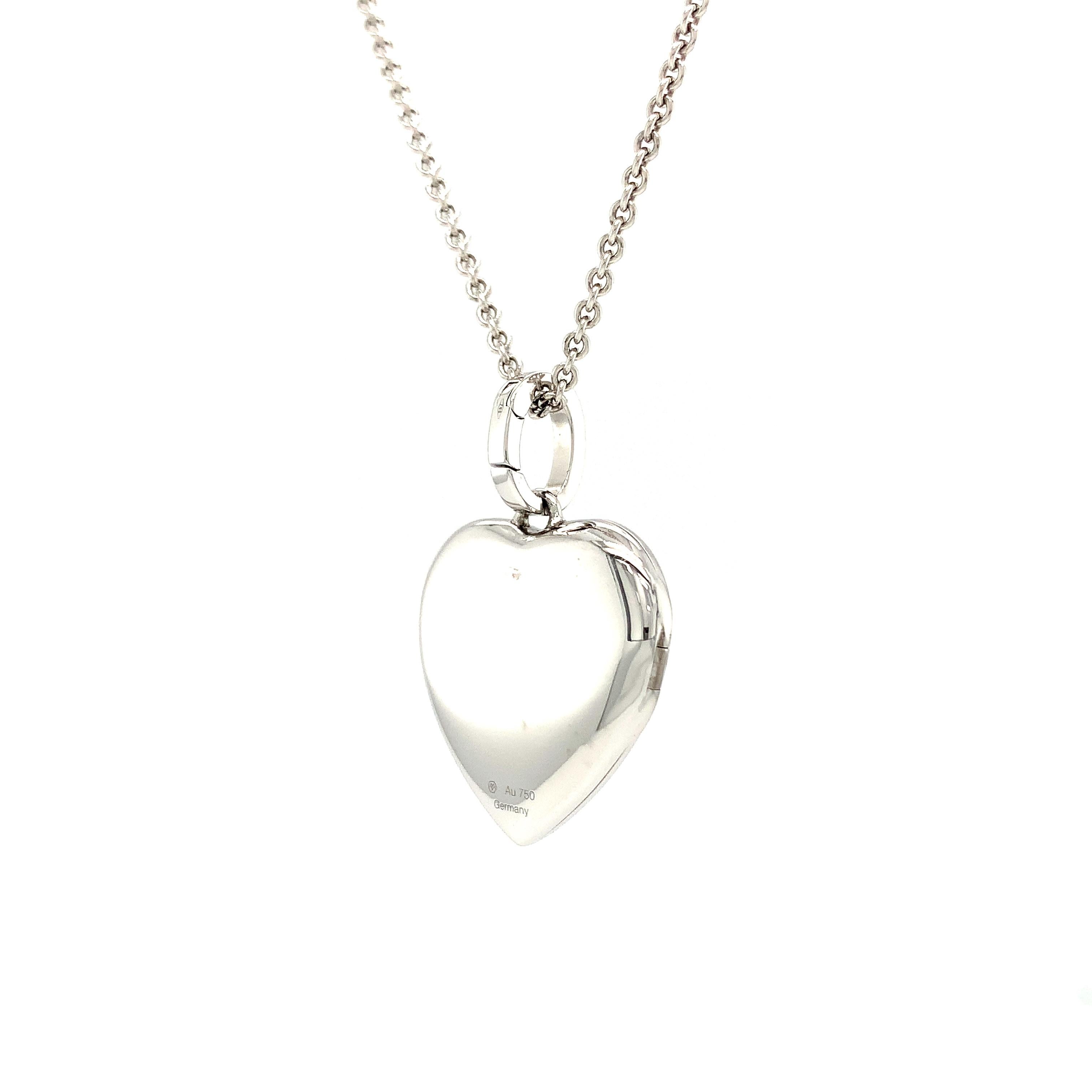 Heart Shaped Locket Pendant Necklace - 18k Polished White Gold - 23.0 x 25.0 mm In New Condition For Sale In Pforzheim, DE