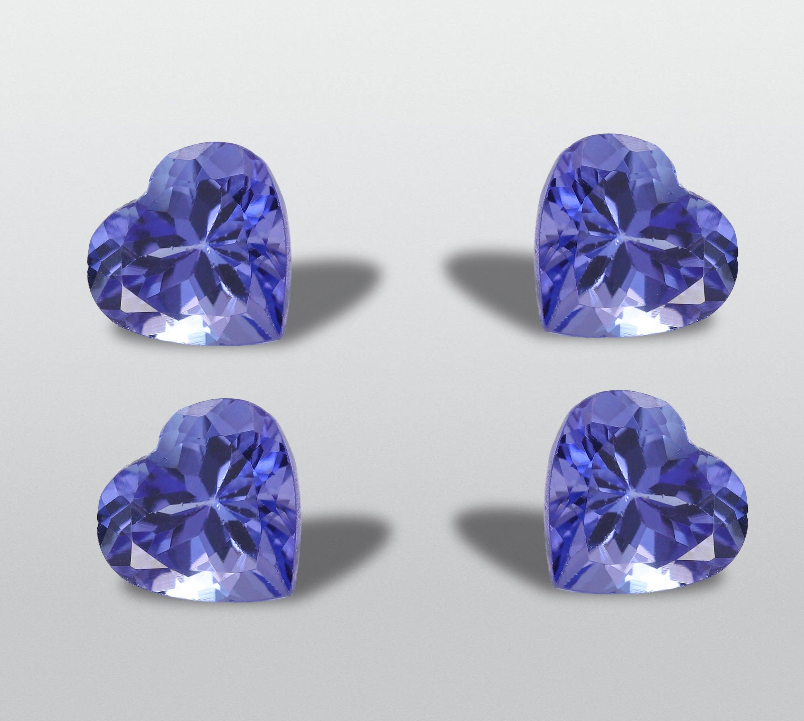 Moderne Ensemble de tanzanites en forme de cœur sans évaluation de 4,80 carats (1,20 carat chacune) en vente