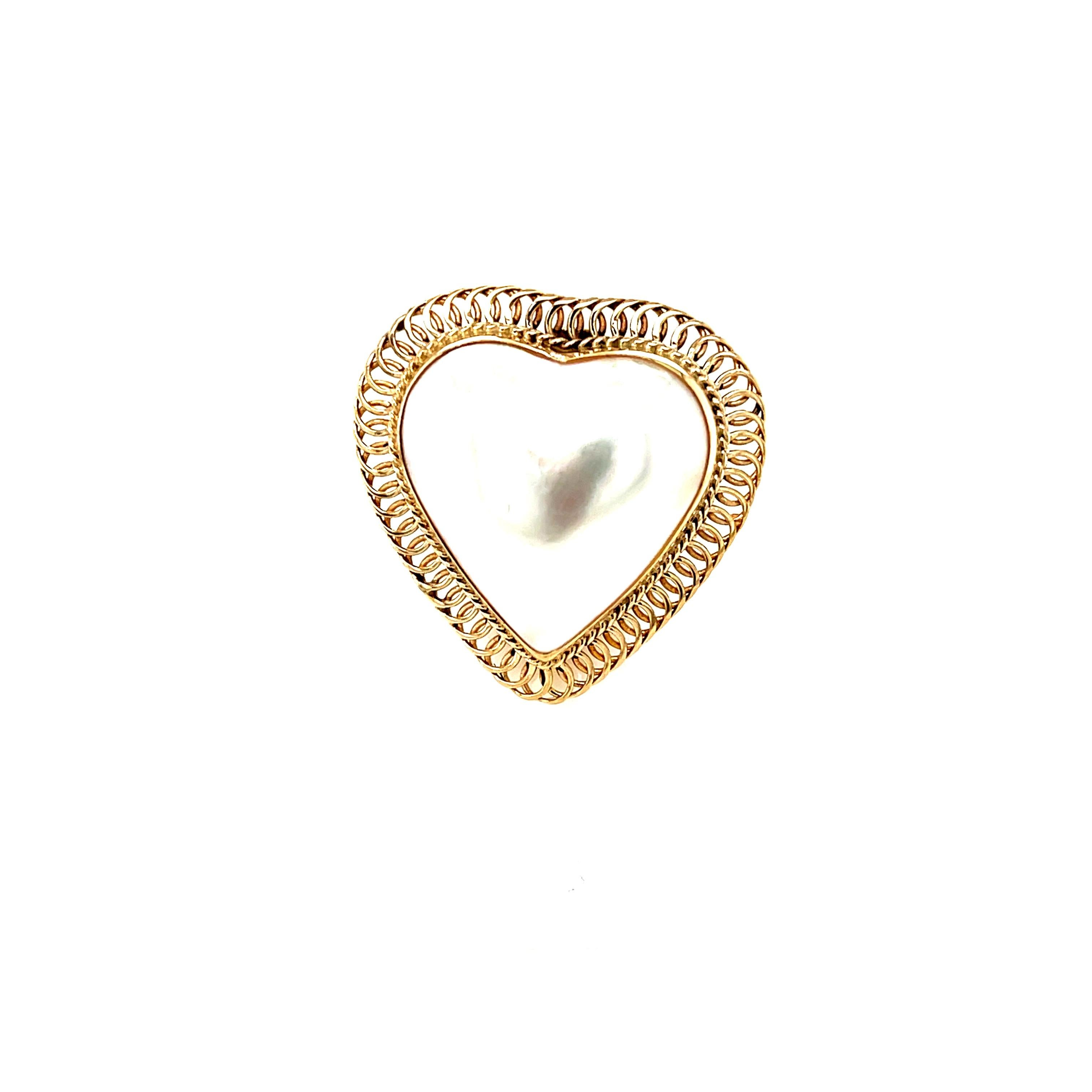 Heart Shaped Mabe Pearl Cocktail Ring with Yellow Gold Spiral Frame In New Condition For Sale In Los Angeles, CA