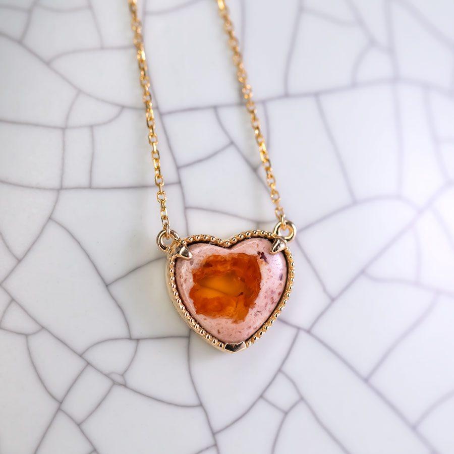 Heart Shaped Mexican Matrix Fire Opal Necklace 18K Yellow Gold In New Condition For Sale In Suwanee, GA