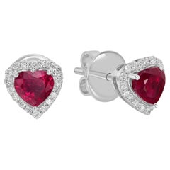 Boucles d'oreilles minimales en forme de coeur en or 18k serties de rubis du Mozambique et de diamants