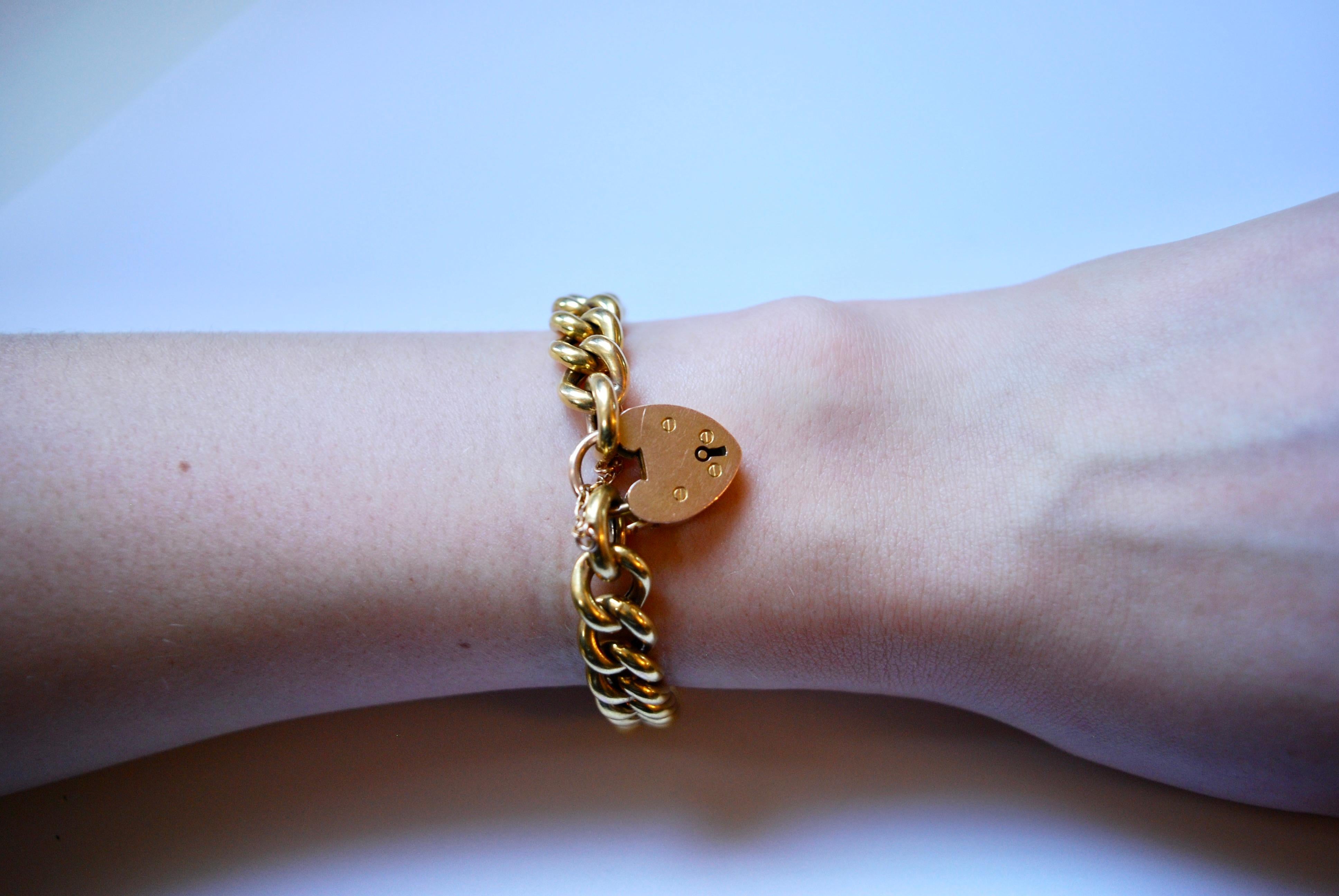 Late Victorian Heart shaped padlock bracelet, Early 20th Century For Sale