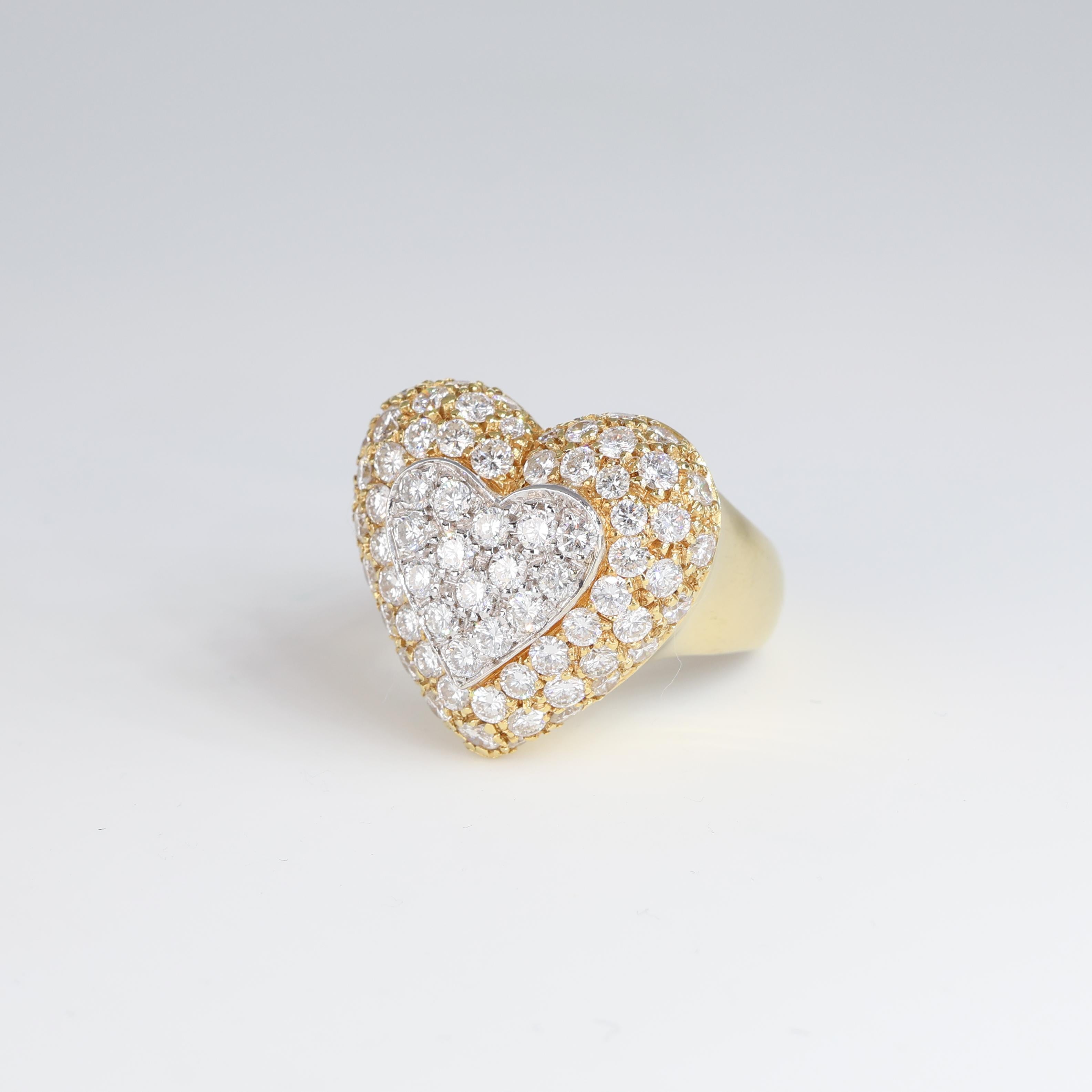 Herzförmiger Pavé Vintage Diamantring 3,32 Karat Gelbgold (Brillantschliff) im Angebot