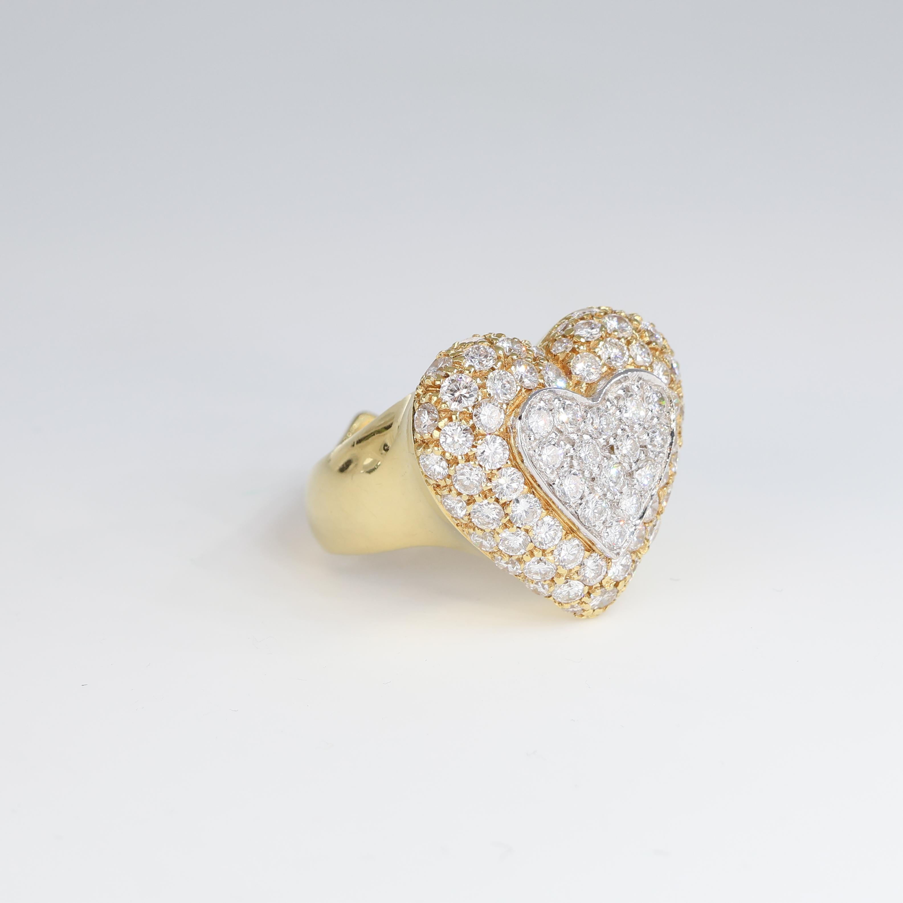 Herzförmiger Pavé Vintage Diamantring 3,32 Karat Gelbgold im Zustand „Neu“ im Angebot in Bergamo, BG