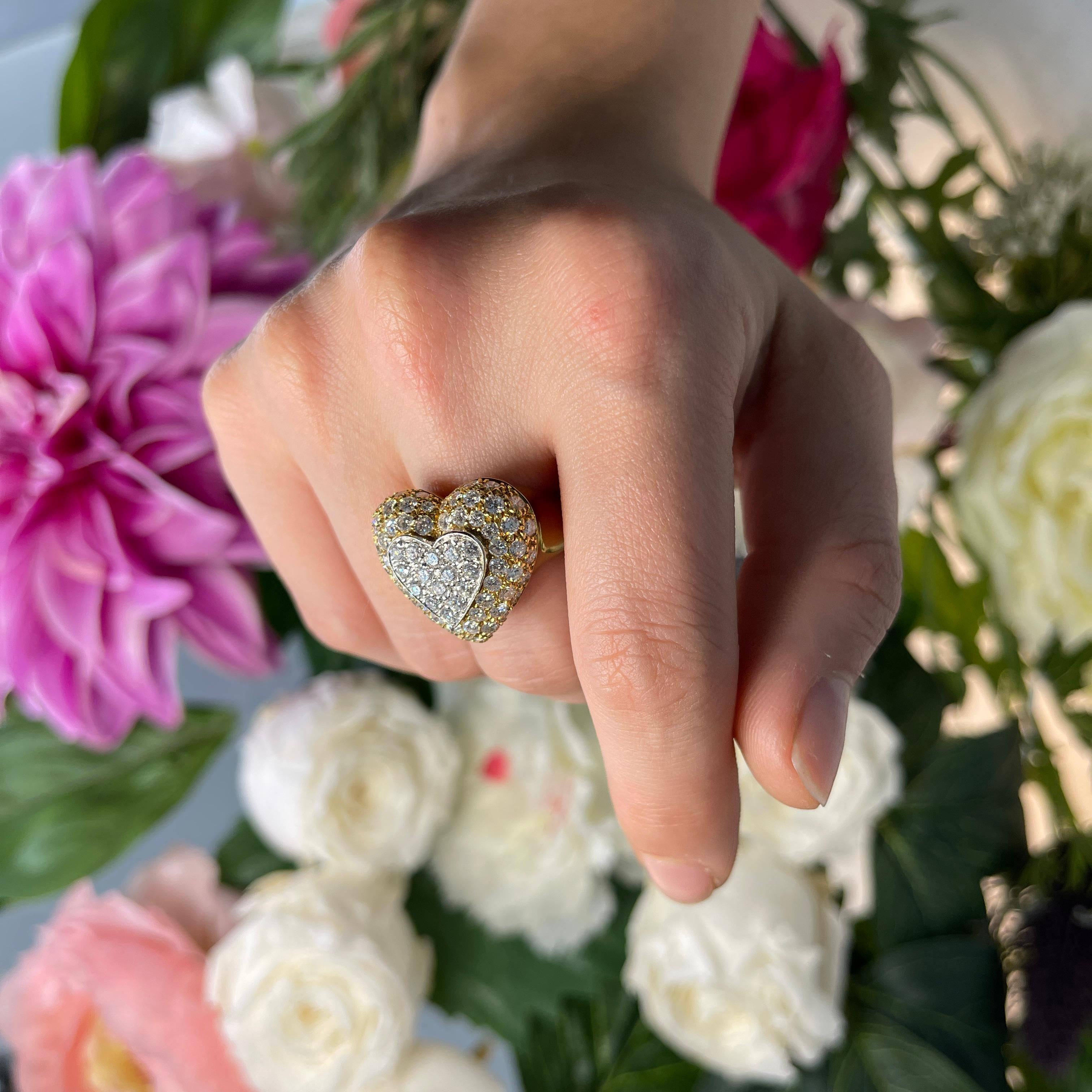 Herzförmiger Pavé Vintage Diamantring 3,32 Karat Gelbgold im Angebot 2