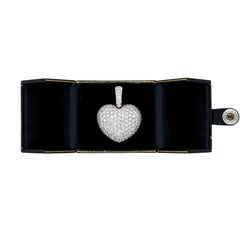 Colgante Clip En Forma De Corazón Con Numerosos Diamantes Engarzados En Pavé 4,85 ct Oro Blanco 18k