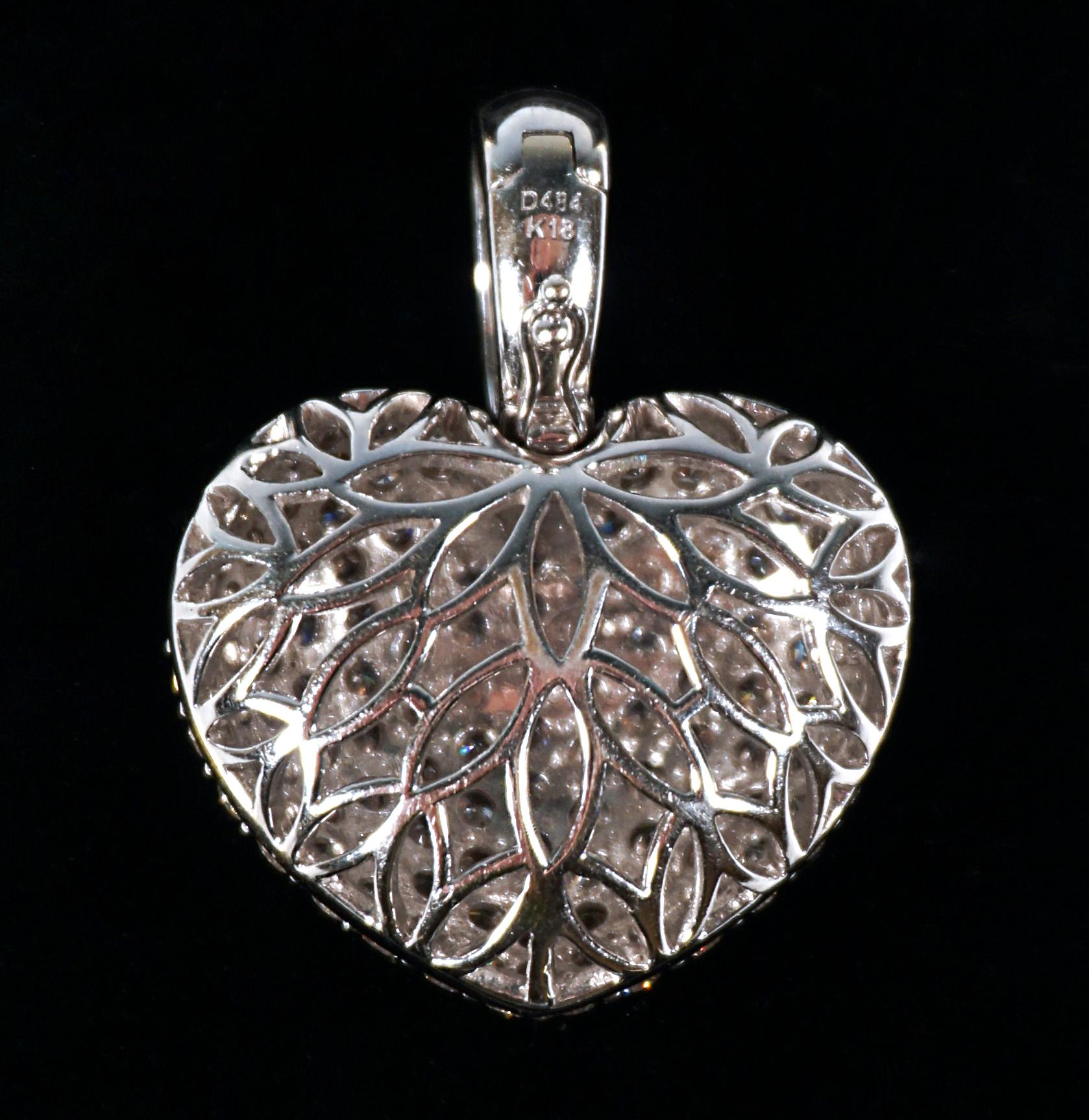 Heart-Shaped Pendant Clip With Numerous Diamonds 4.85 ct White Gold 18k For Sale 1