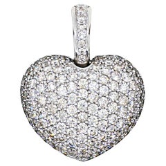 Clip pendentif en forme de cœur avec de nombreux diamants de 4,85 carats et or blanc 18 carats
