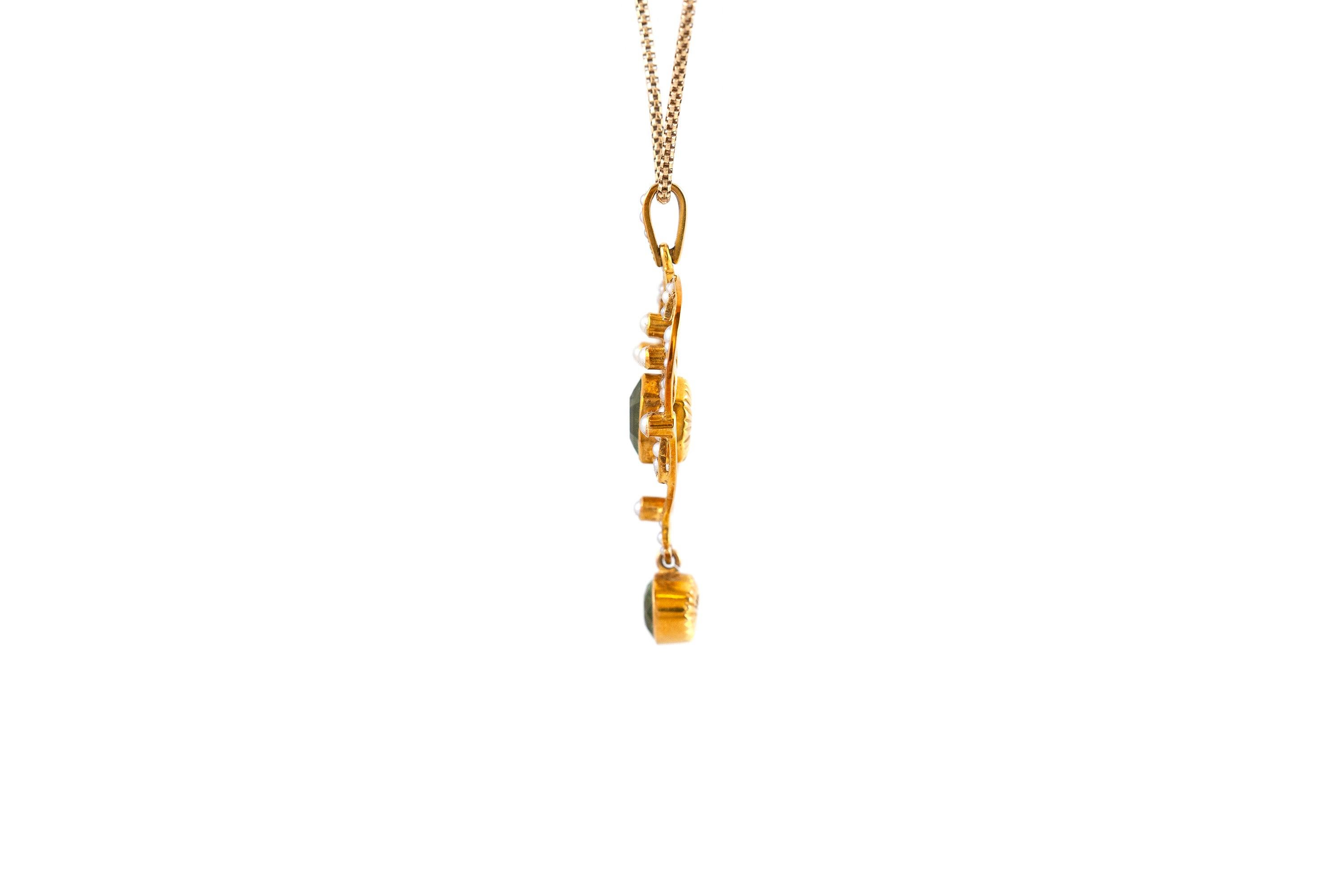 Collier à pendentif en forme de cœur avec perles et tourmalines Excellent état - En vente à New York, NY